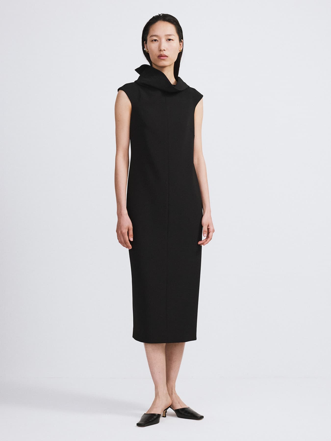 OPEN BACK HIGH NECK DRESS (BLACK)