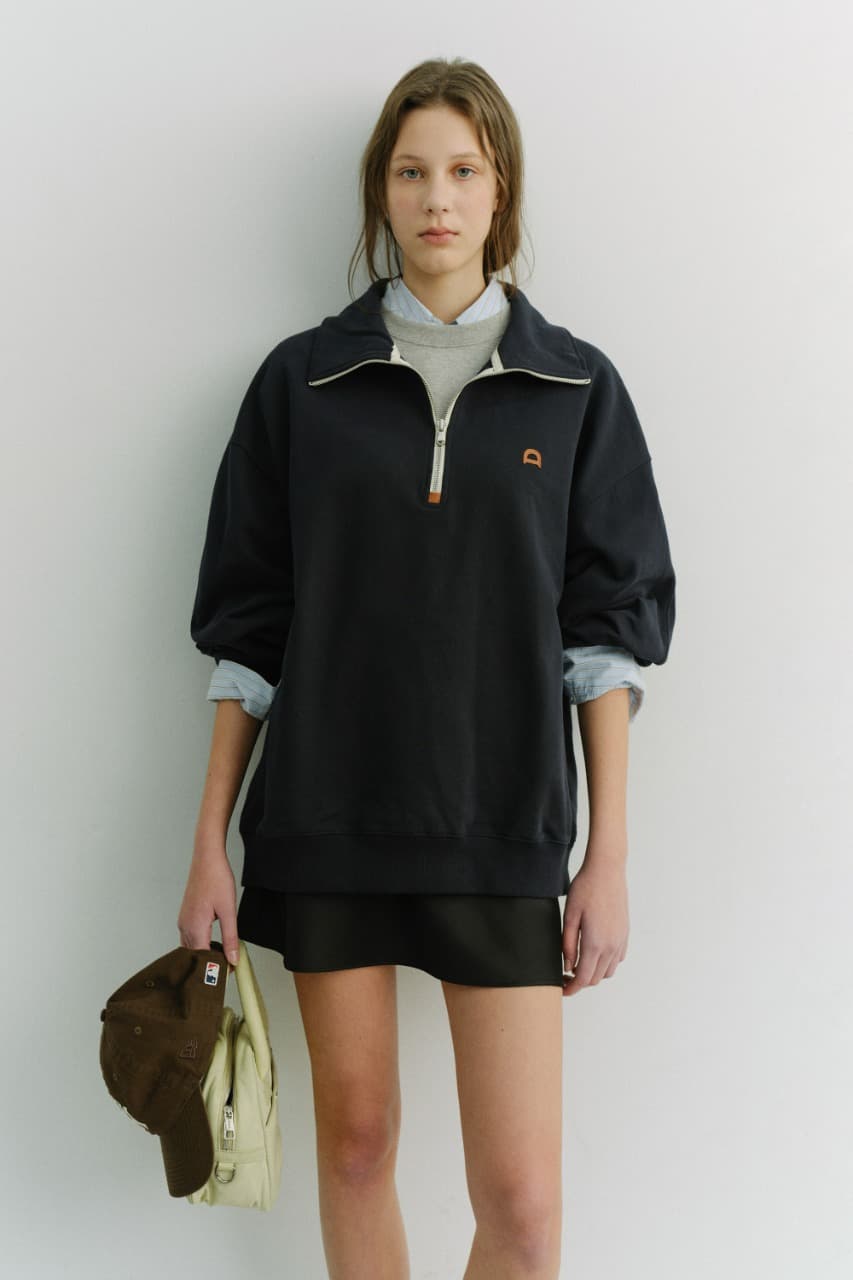 UNISEX LEATHER LOGO HALF ZIP-UP SWEATSHIRT FRENCH NAVY_UDTS6A107N2