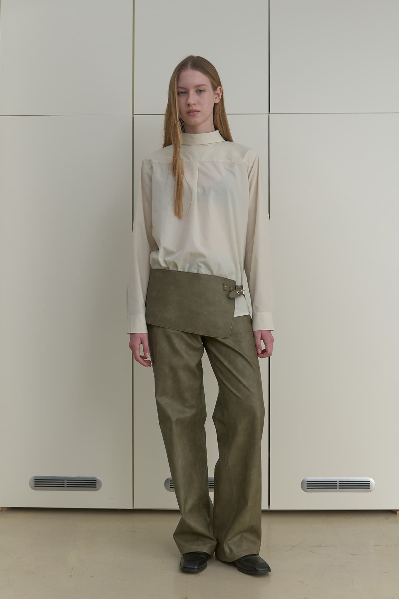 LEATHER STRAIGHT PANTS_KHAKI