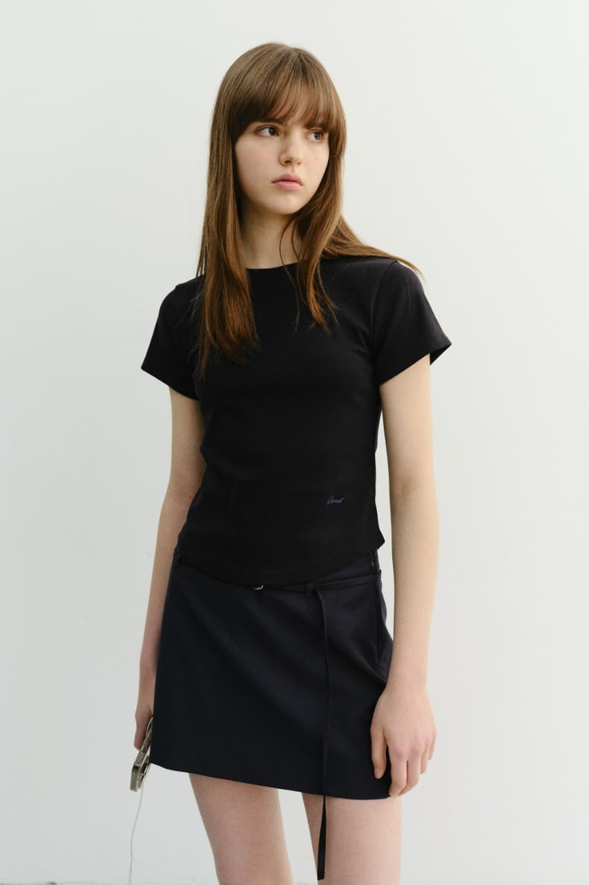 CURVED HEM SLIM TOP BLACK_UDTS6B225BK