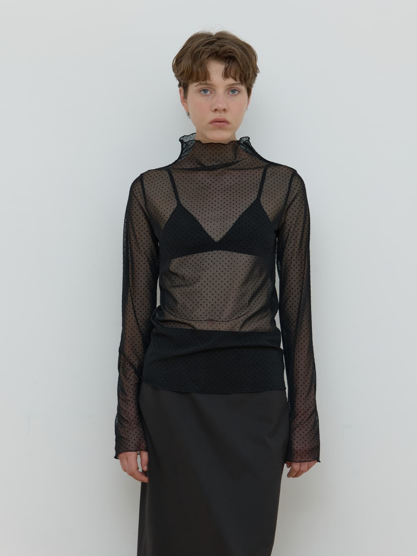 DOT MESH TURTLE NECK TOP_BLACK