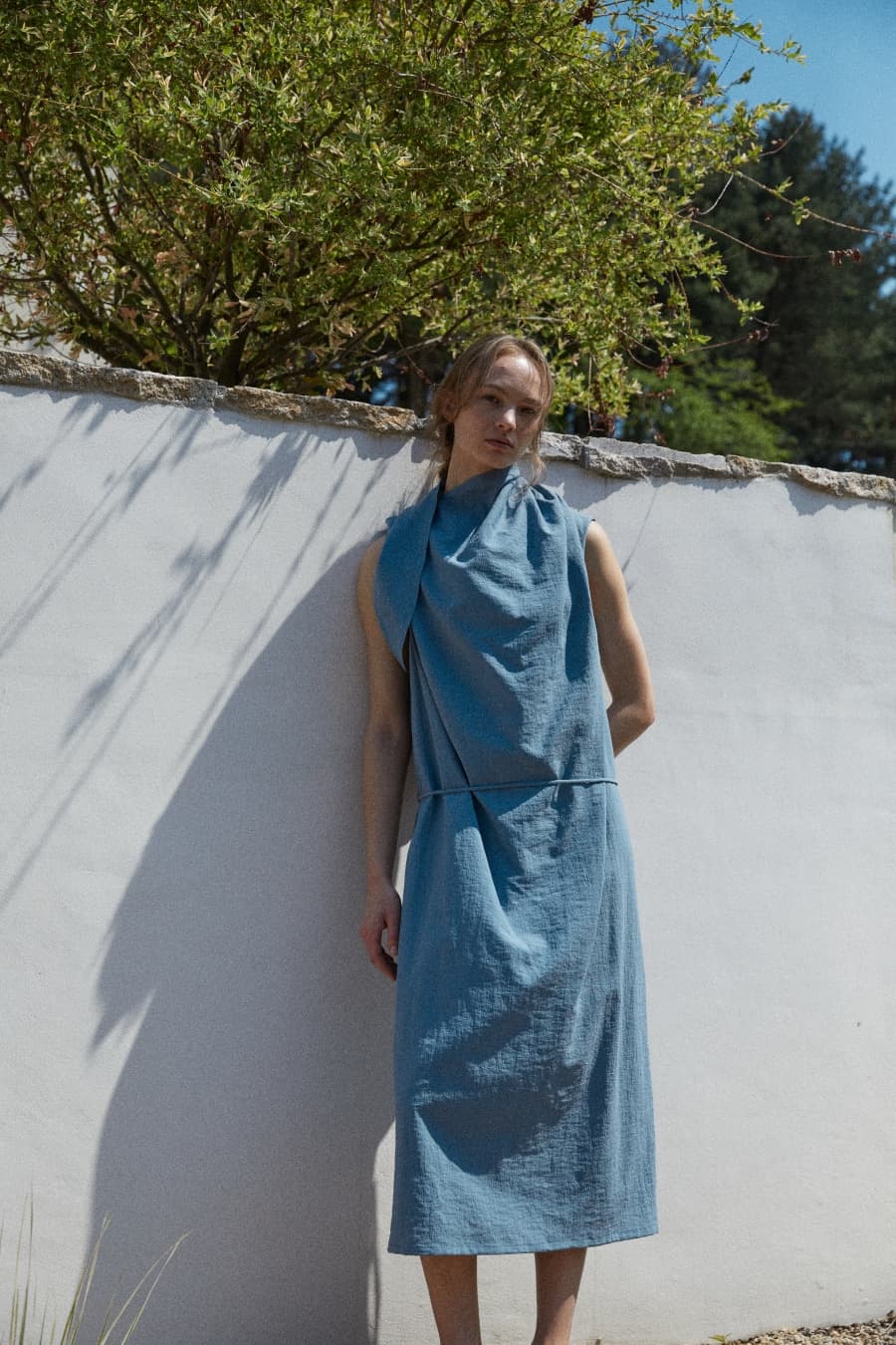 NECK STRAP DETAIL DRESS [BLUE]