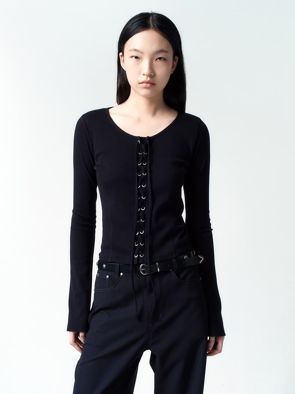 레이스업 롱슬리브 BLACK