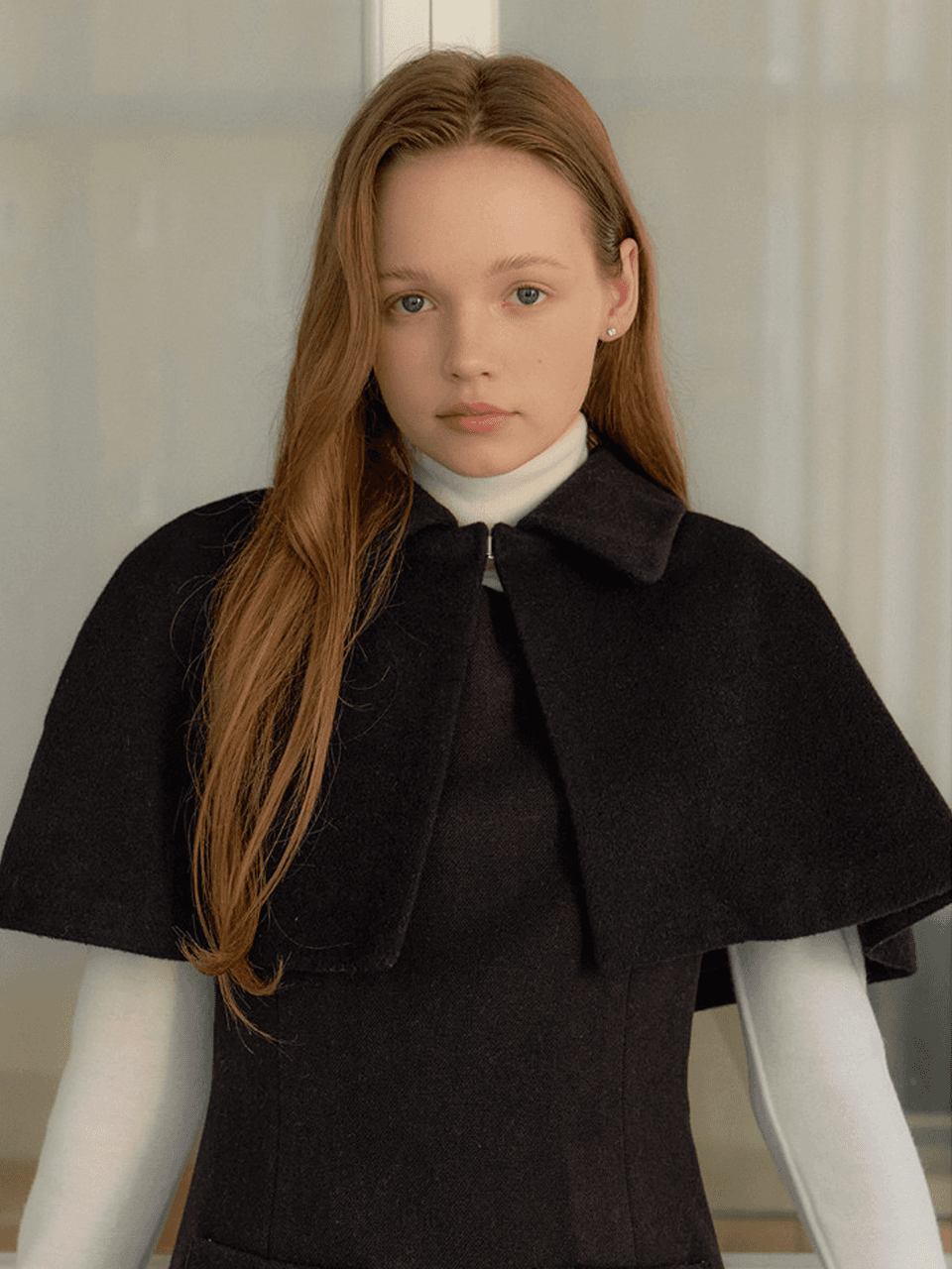 ALINA Wool Mini Cape / Black