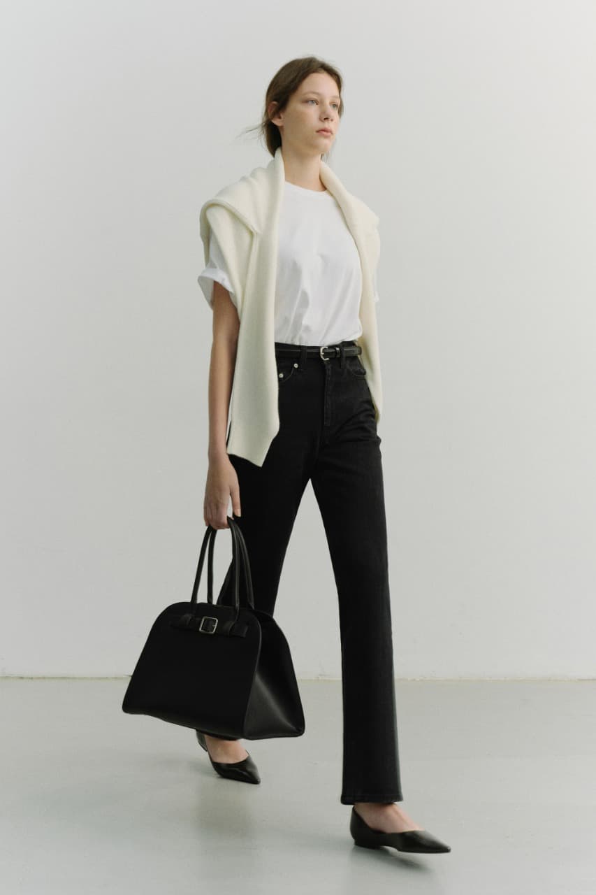 ESSENTIAL SEMI BOOT-CUT JEANS BLACK_UDPA6A206BK