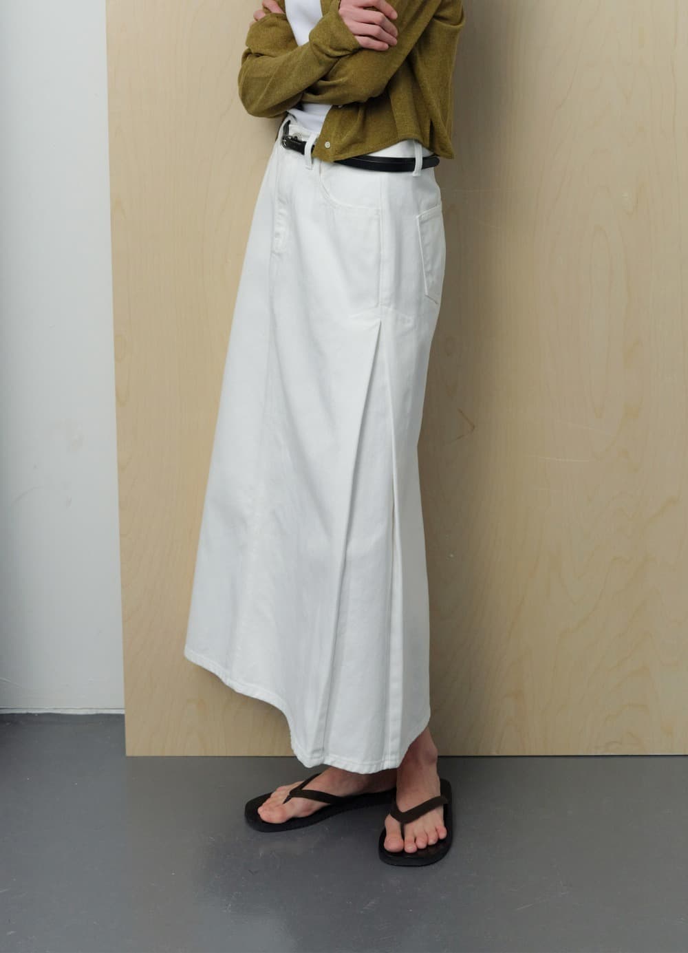 Trigger Pleated Denim Long Skirt - Off White