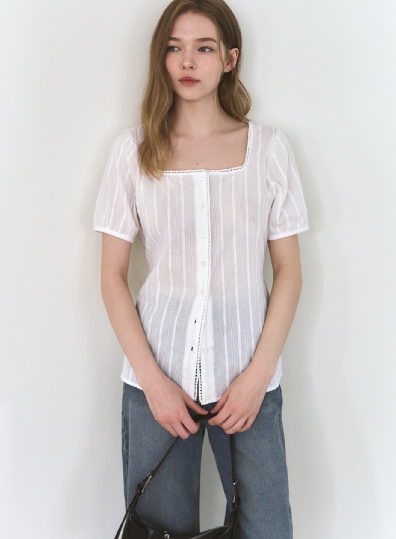 스퀘어 펀칭 레이스 반팔 블라우스 [WHITE]