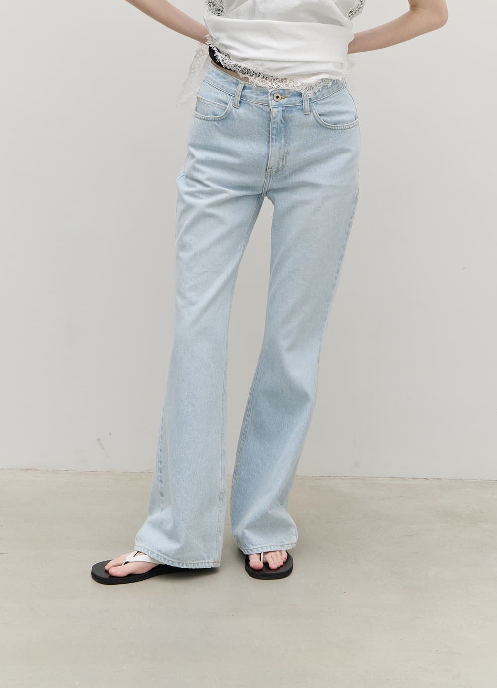 Relaxed Boots Cut Denim - Ice Blue