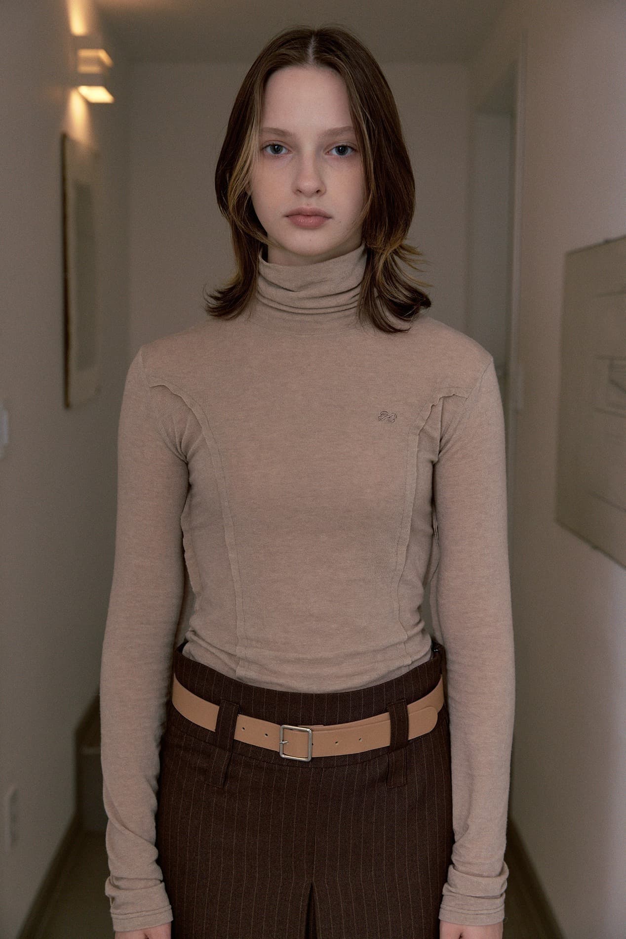 Raw Edge Turtle Neck (Light Beige)
