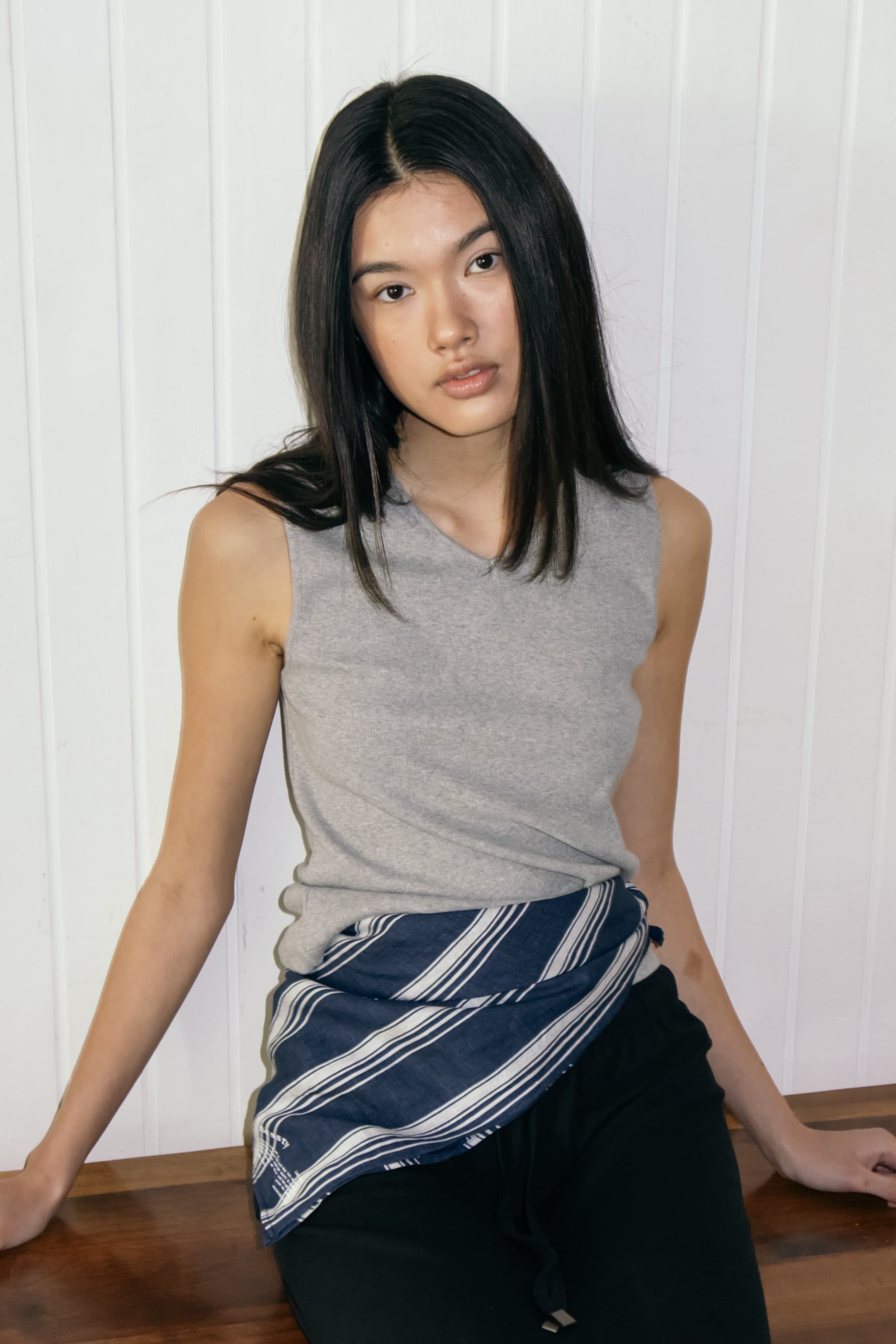 Essential V-Neck Sleeveless (Melange Grey)