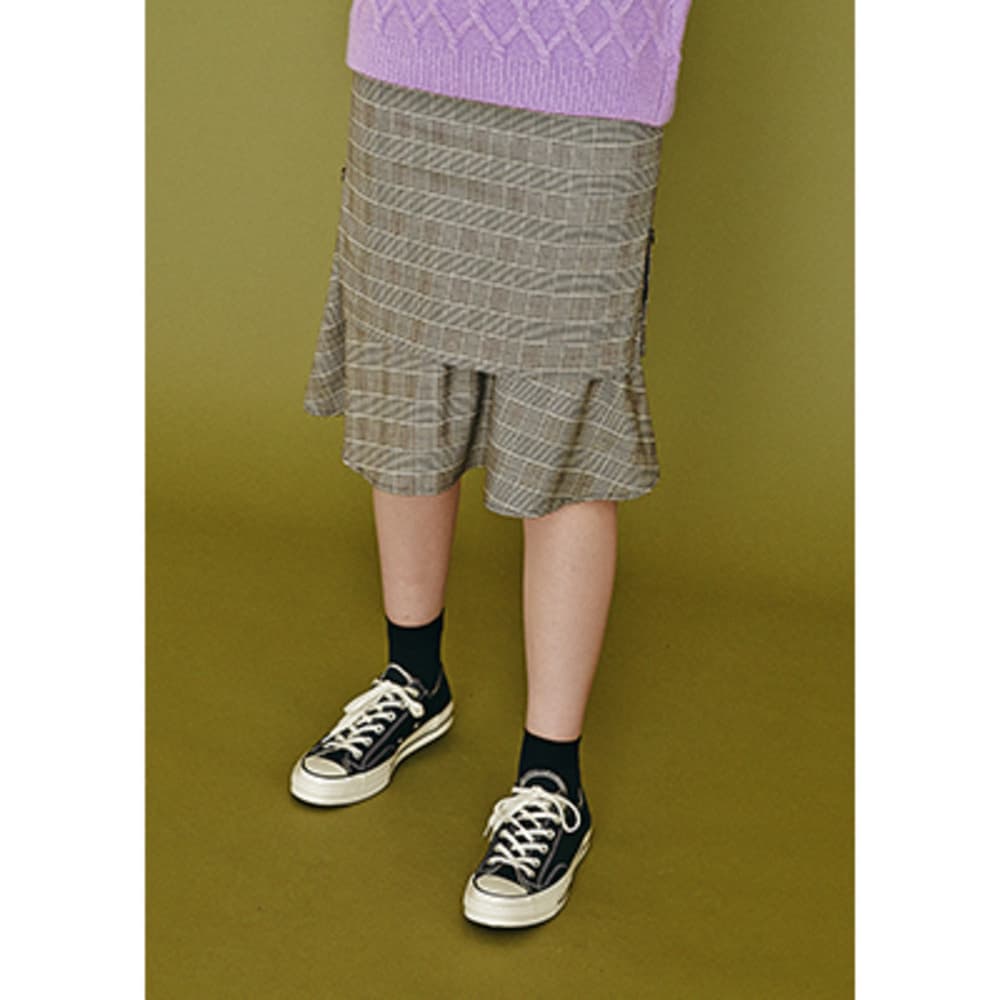 check kneelength skirt