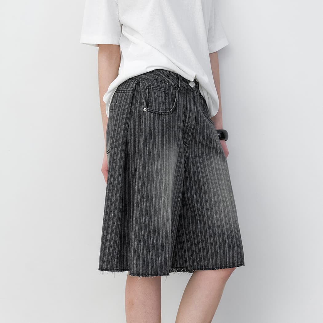 (PT-5765)STRIPE TUCK BERMUDA DENIM PANTS