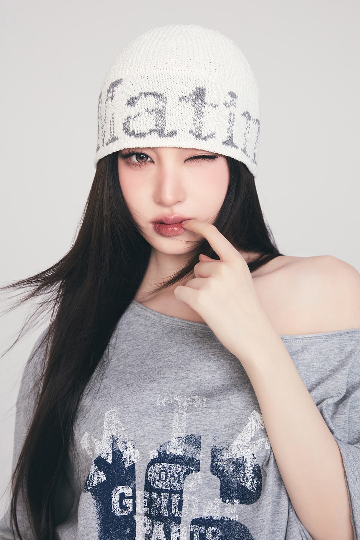 CRACKED LOGO LIGHT BUCKET BEANIE IN IVORY