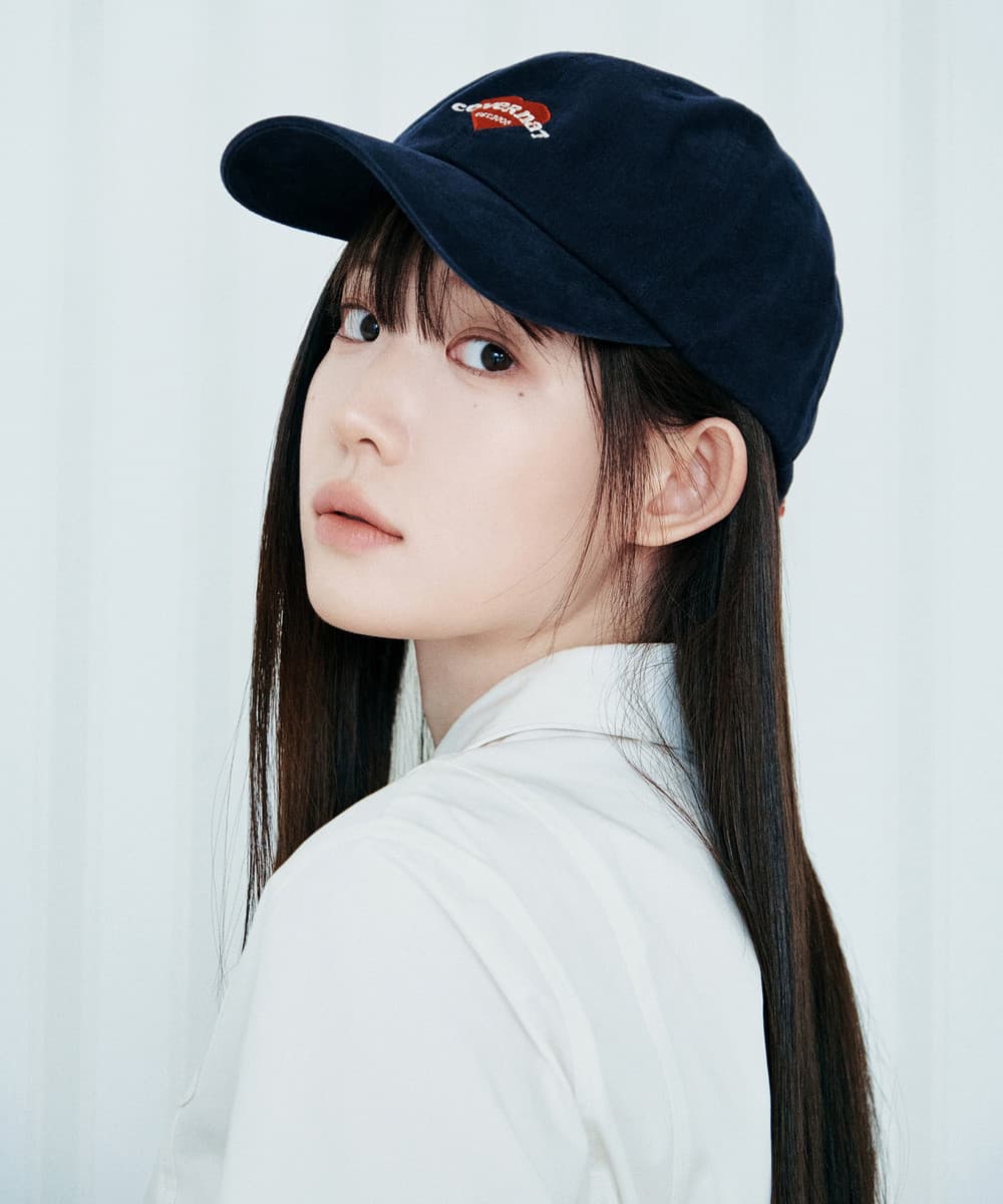 우먼 클로버하트 하트 쿠퍼로고 베이직 스탠다드 핏 볼캡 Navy