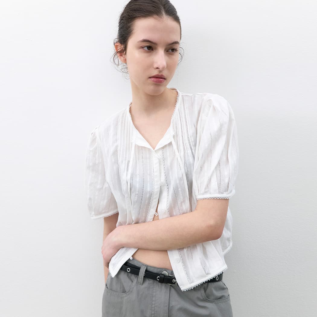 (BL-4429)LACE TRIM VOLUME SLEEVE PEASANT BLOUSE