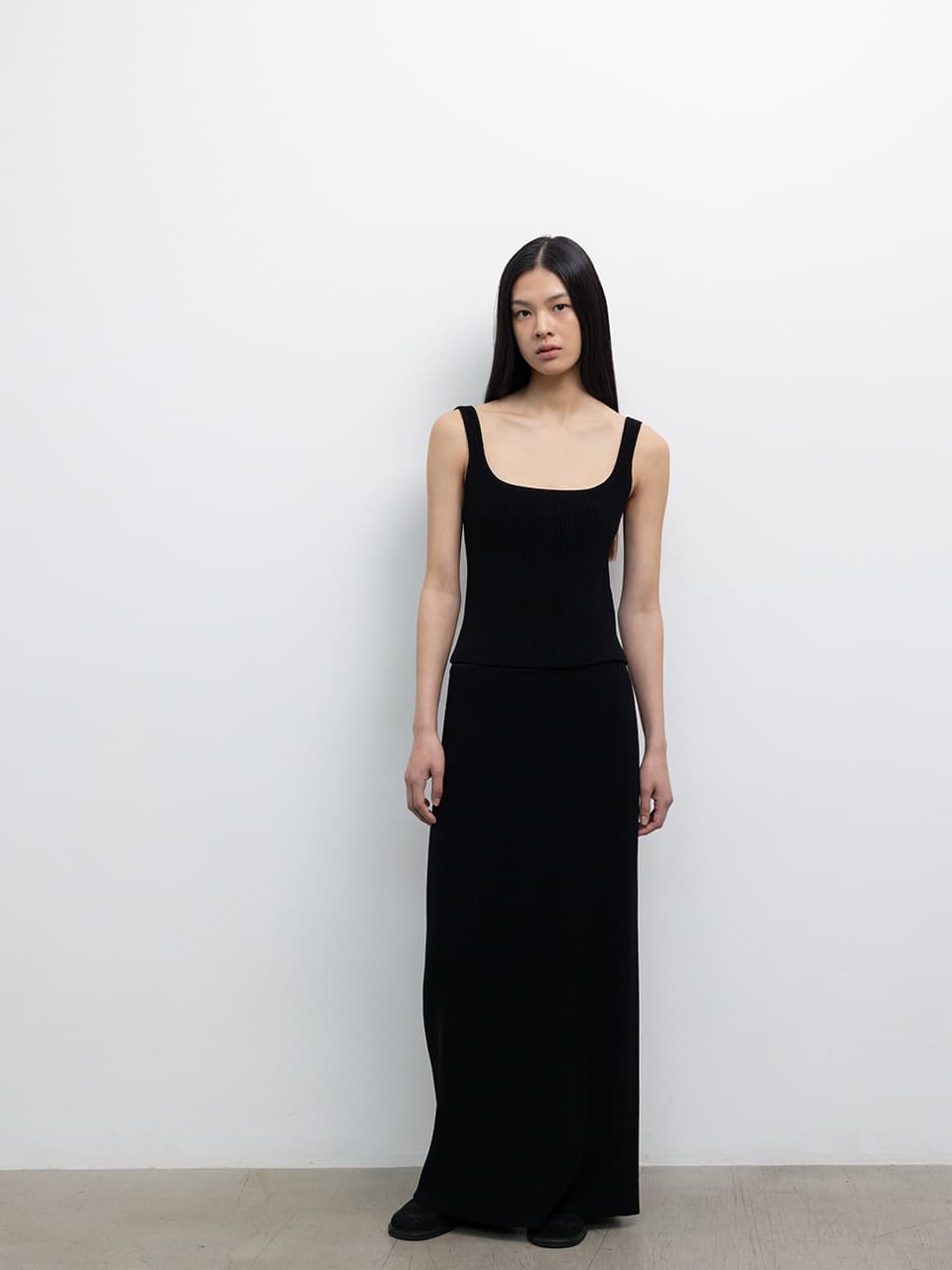 HIGH TWIST RIBBED KNIT SQUARE TOP [BLACK]