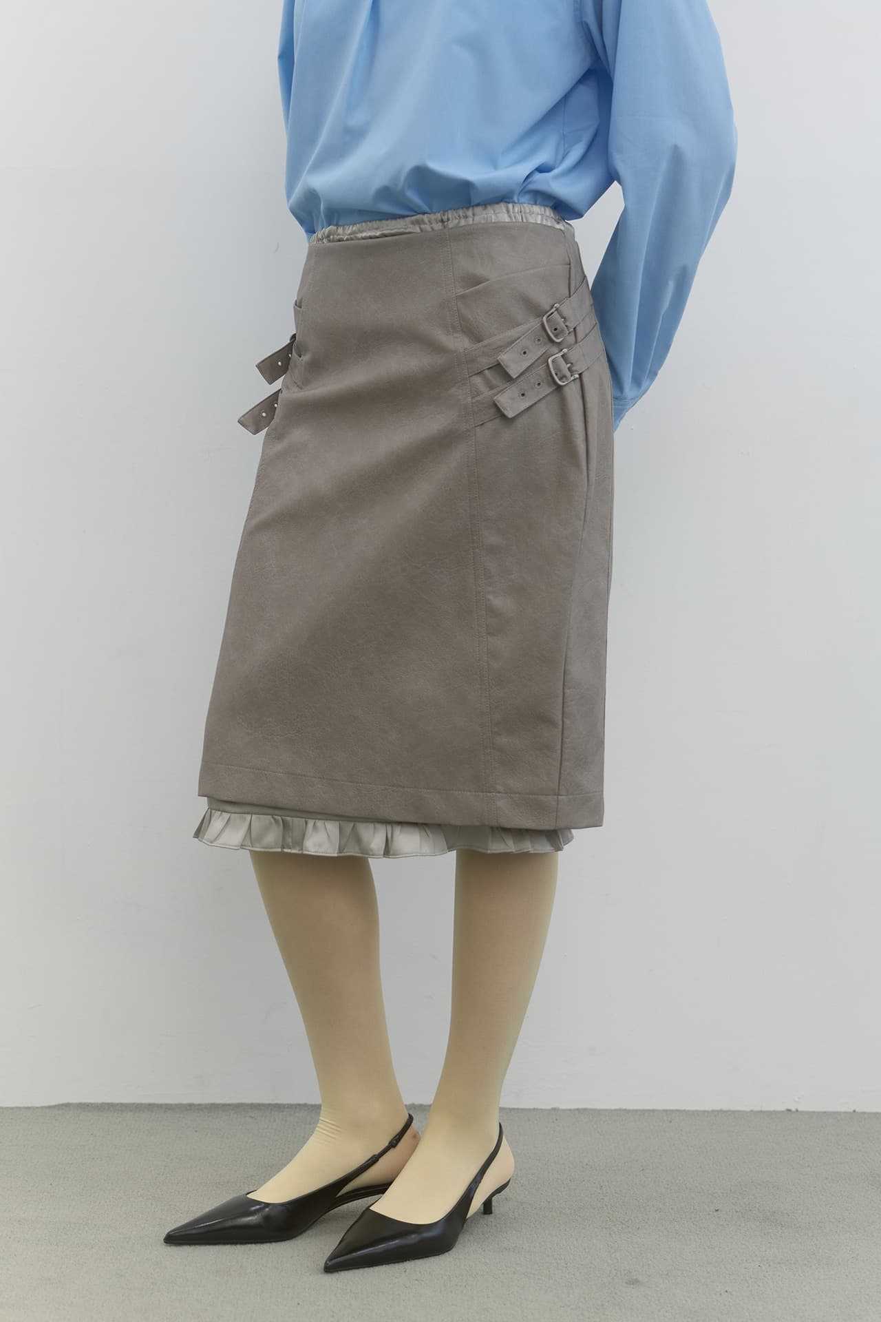 BUCKLE LEATHER SKIRT_GREY