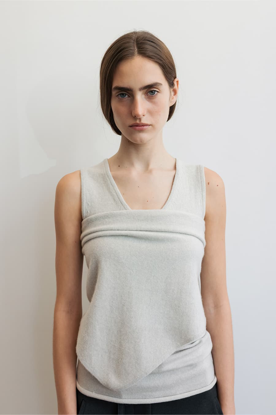 LONG SCOOP SLEEVELESS TOP [GREY]