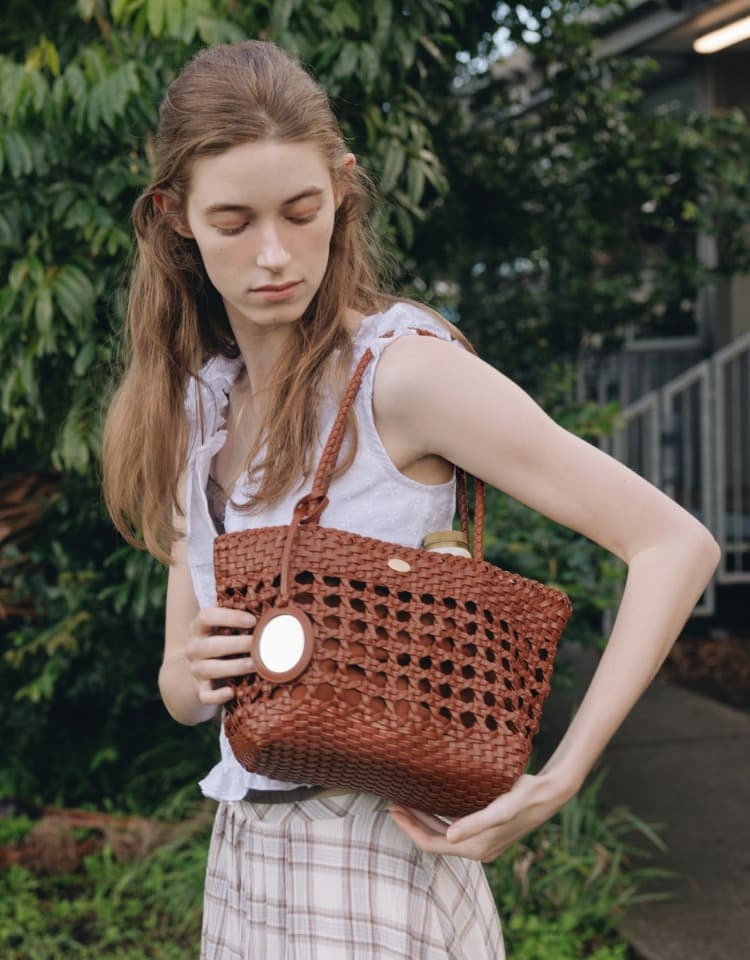 handcrafted weaving bag (shoulder) - brown (M)
