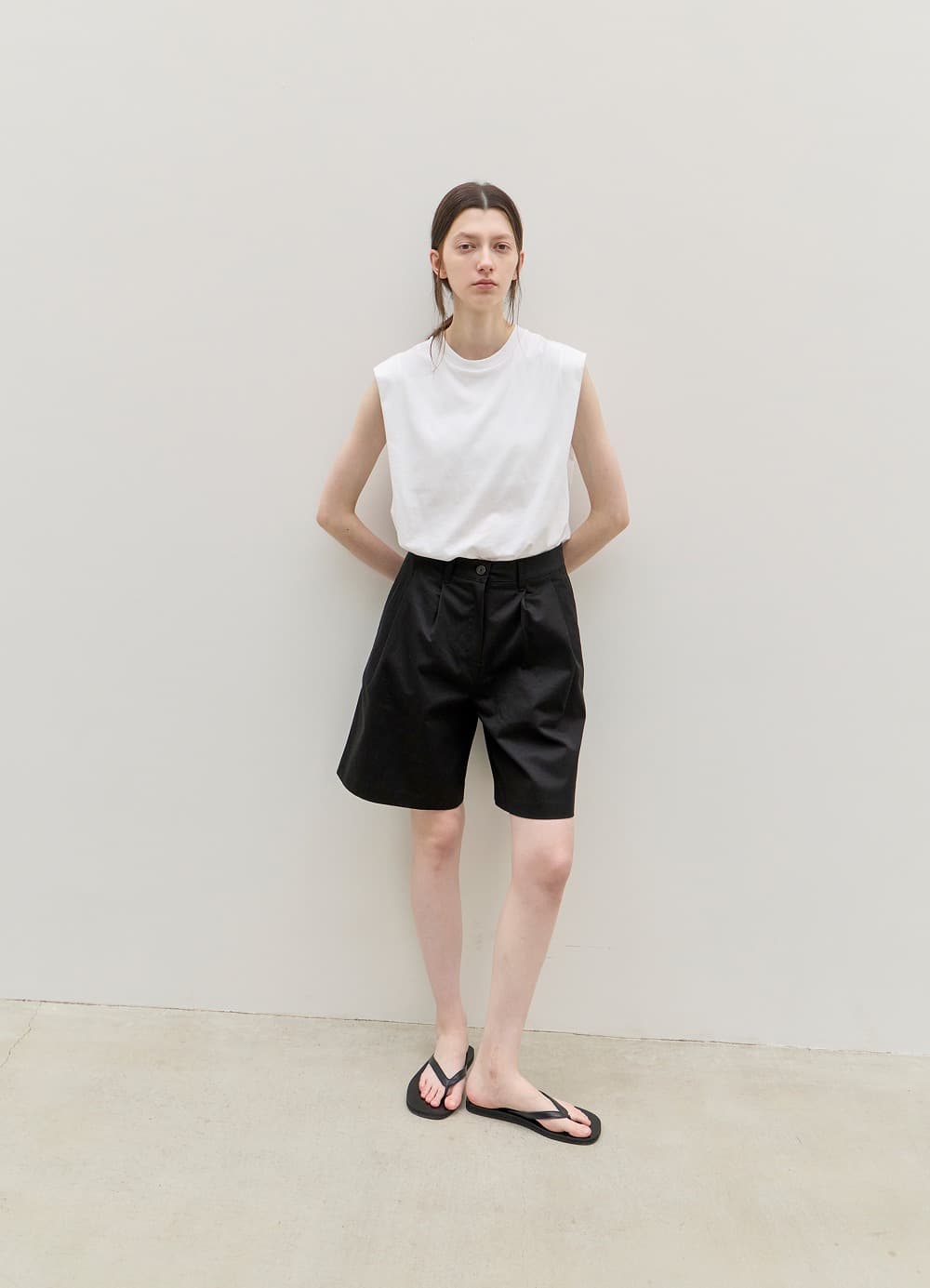 Relaxed Shoulder Sleeveless T-shirt - Off White