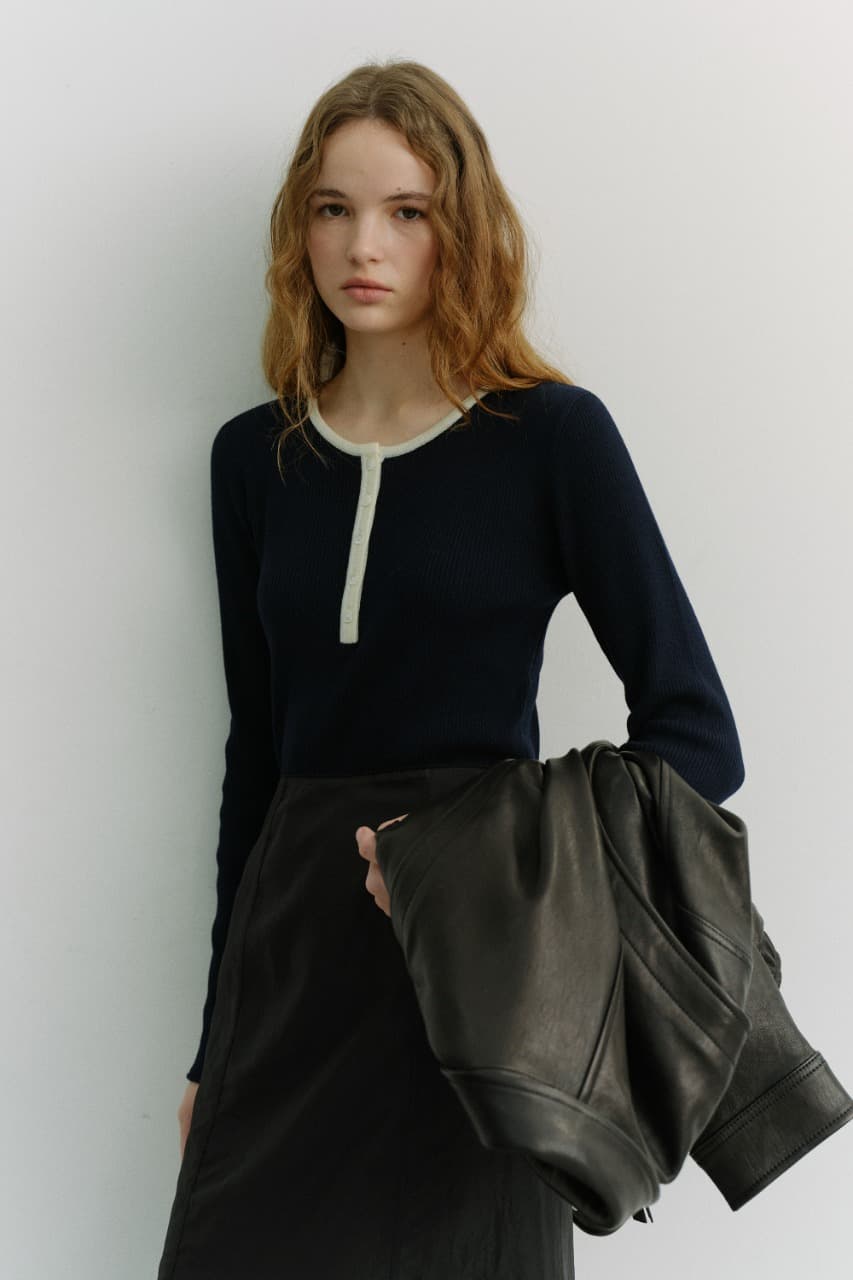 BUTTONED ROUND-NECK KNIT TOP NAVY_UDSW6A205N2
