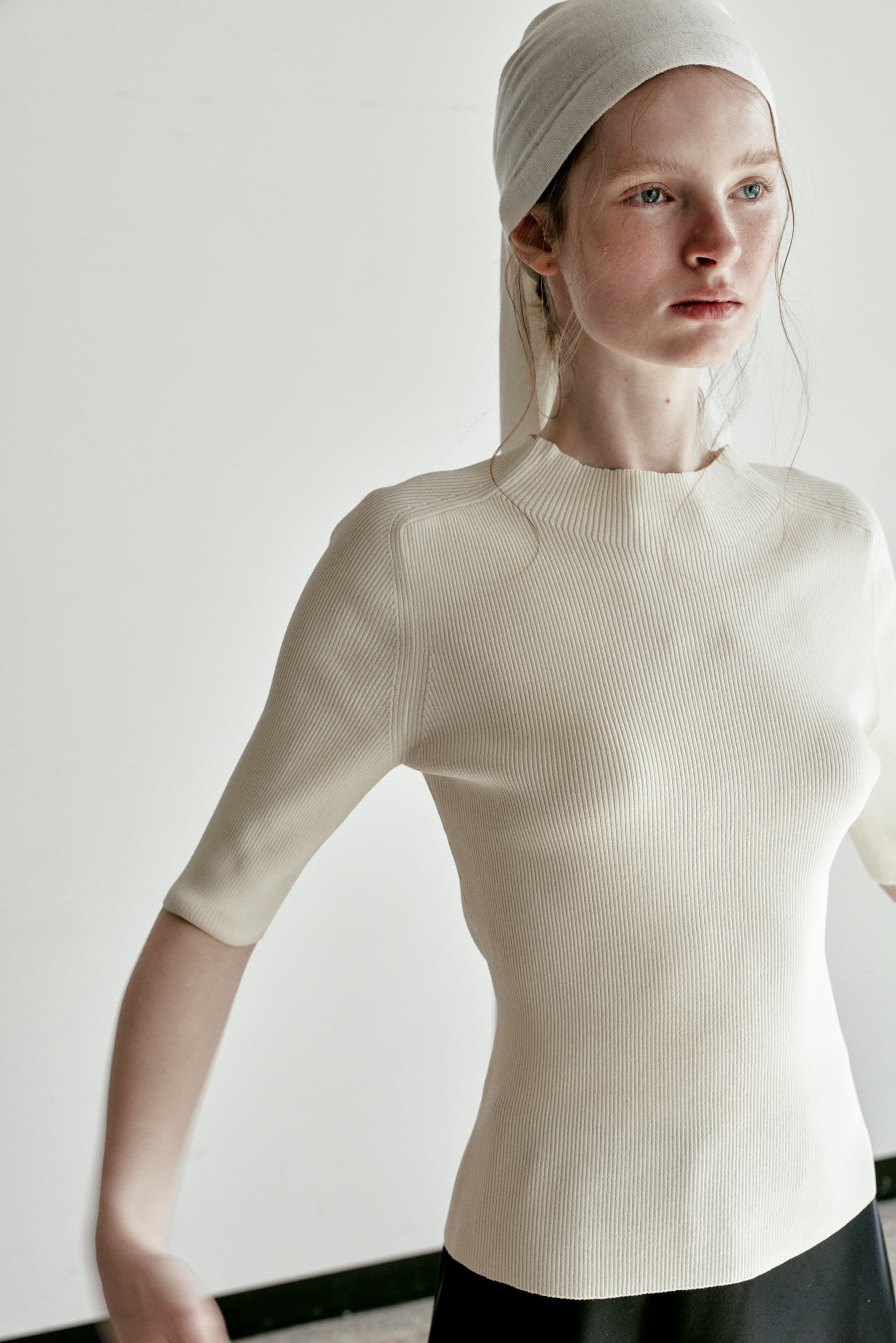 MOCKNECK SLEEVE KNIT TOP [IVORY]