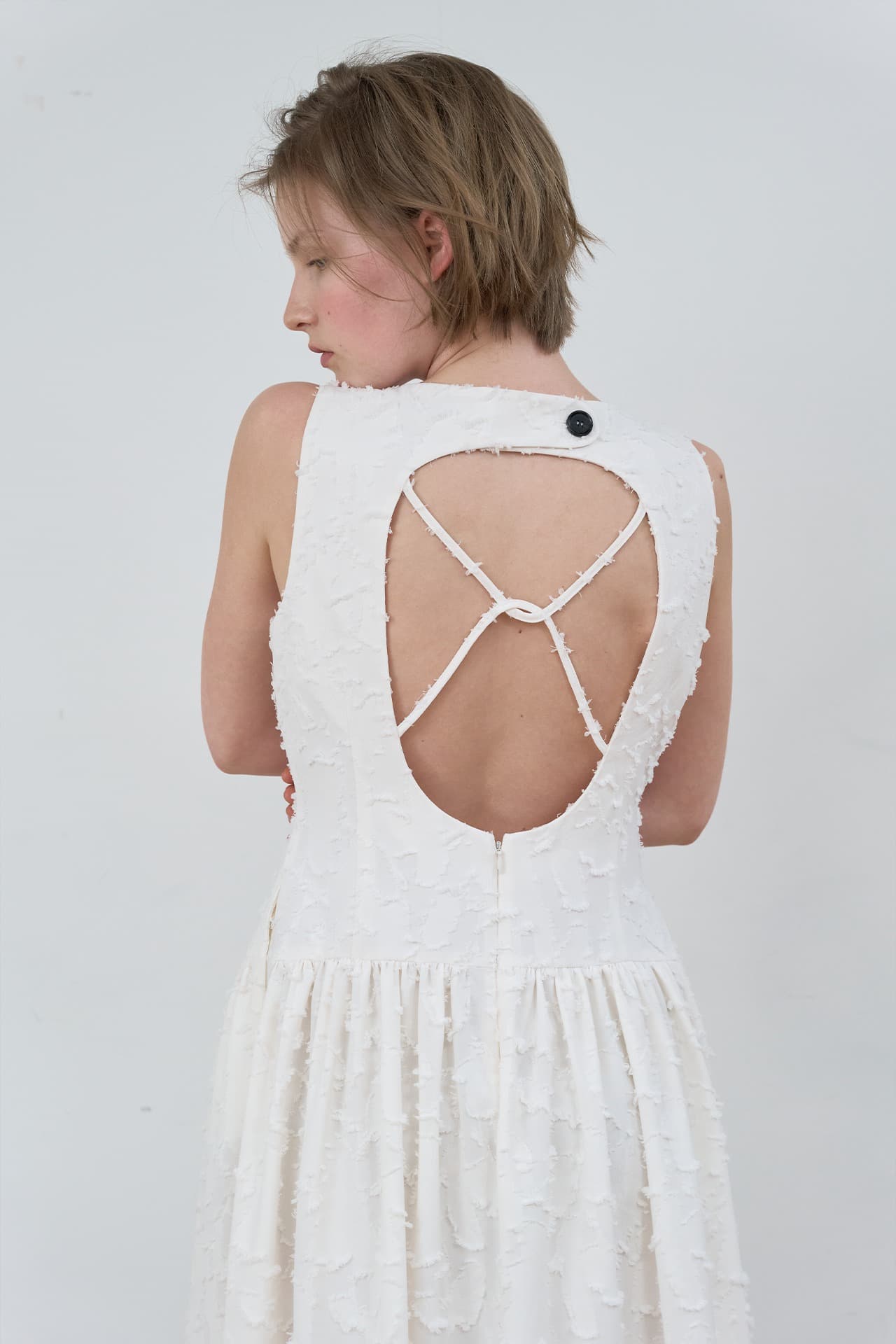 BACK HOLE DRESS_IVORY