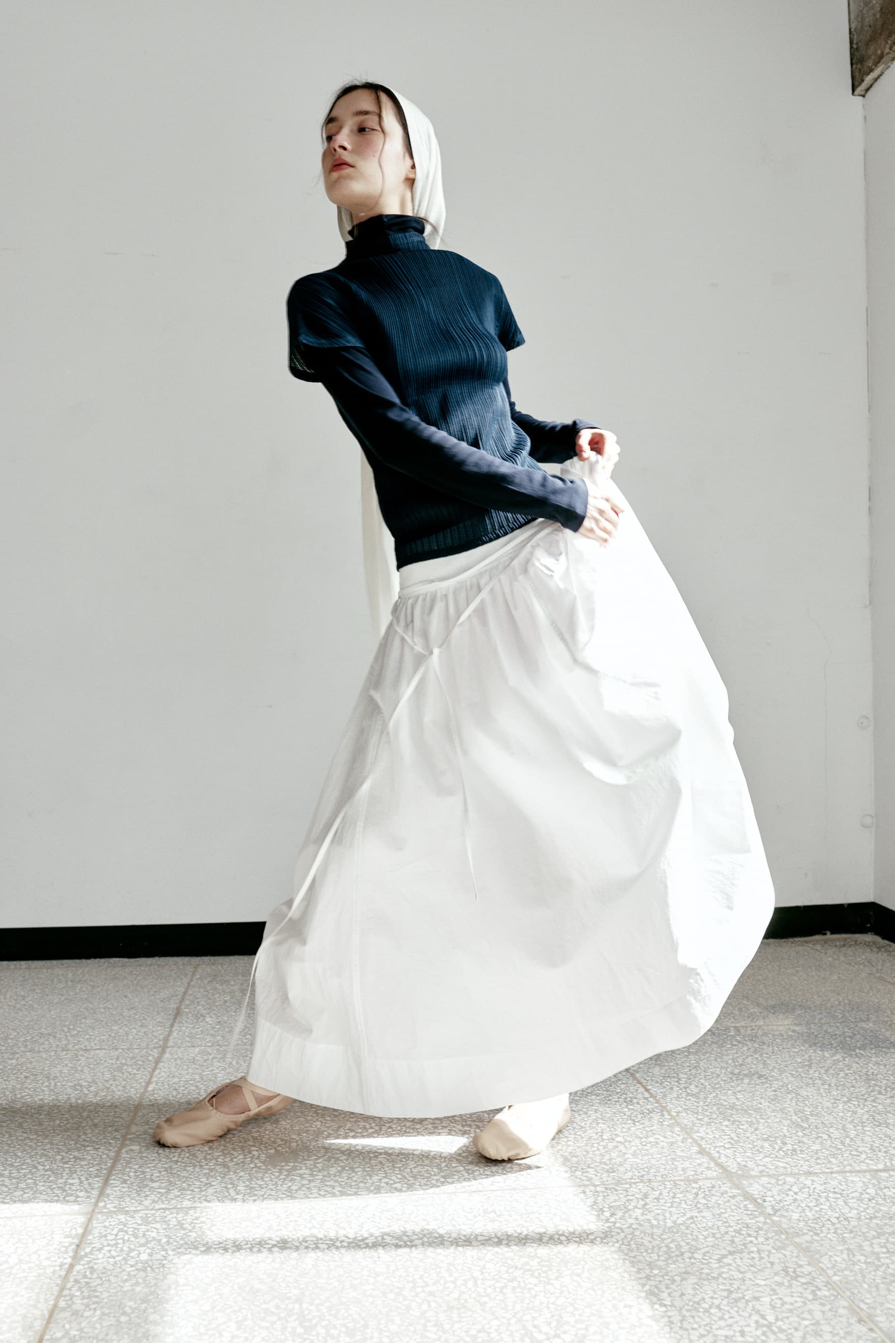 VOLUMINOUS LONG SKIRT [WHITE]