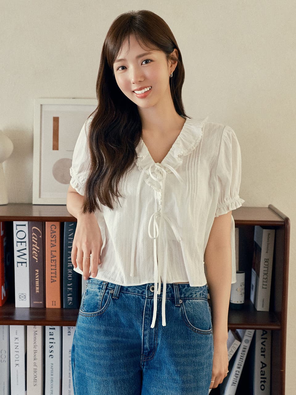 프릴 브이넥 반팔 블라우스_WHITE