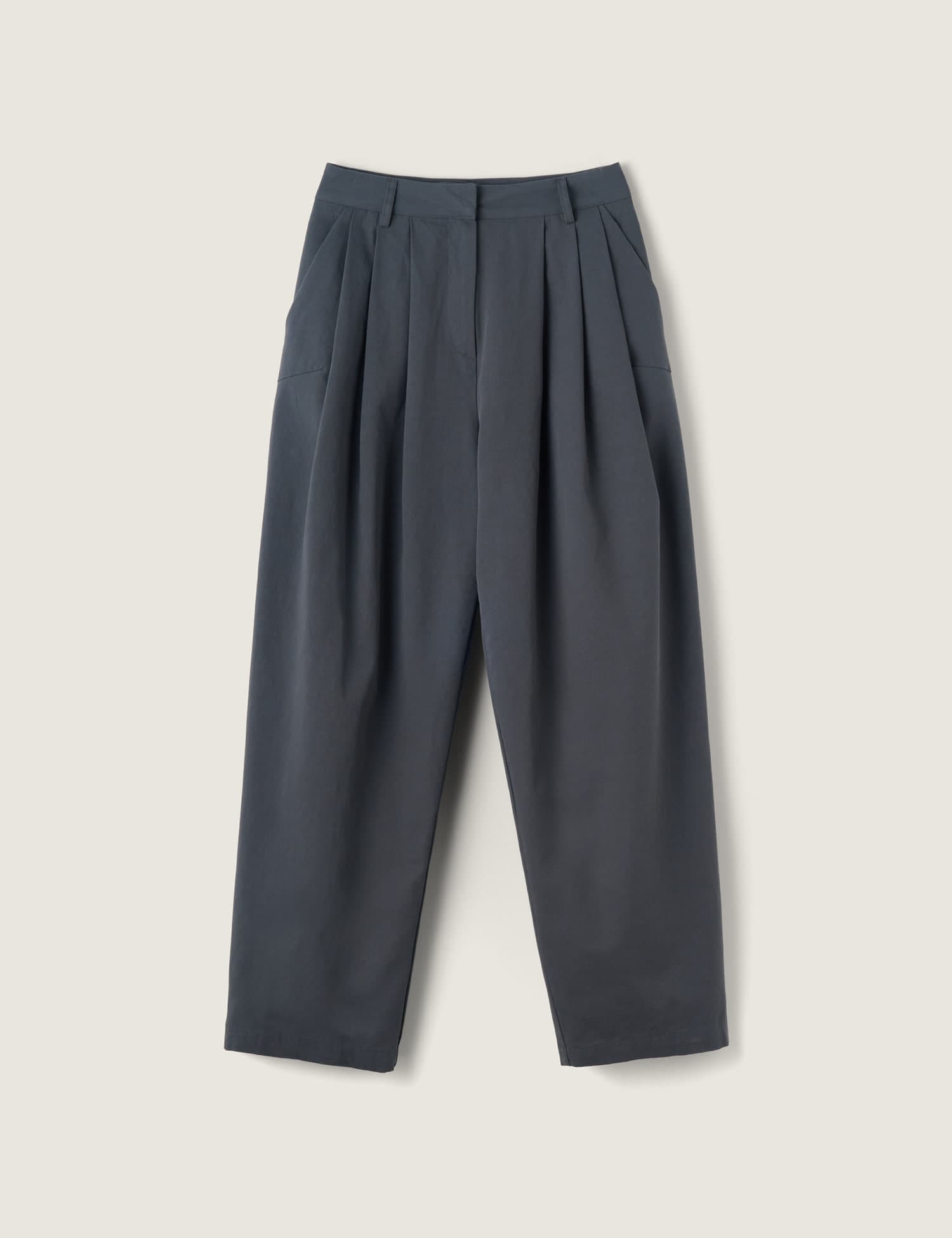 Maho Tuck Pants (Charcoal)