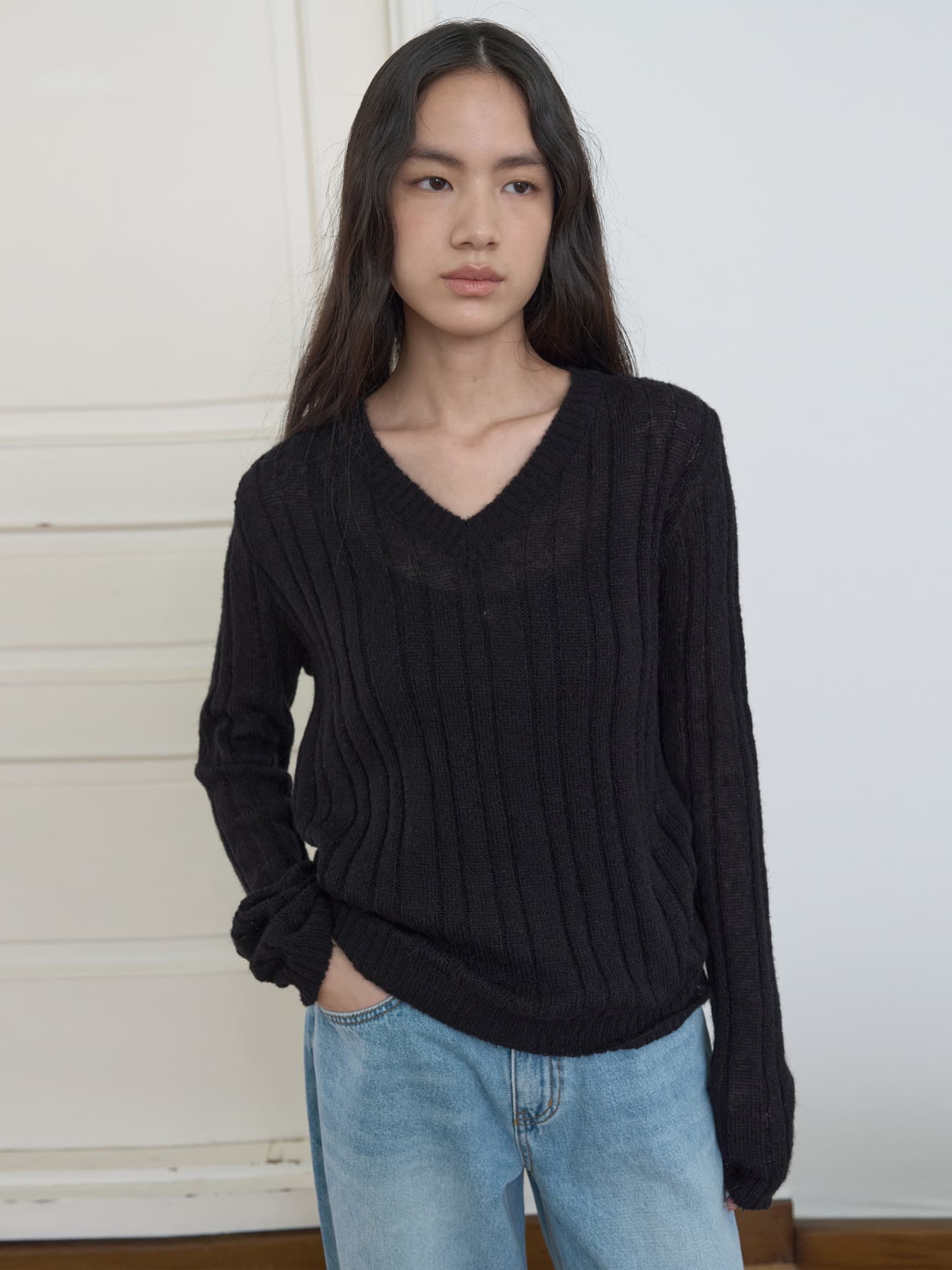 SHEER V-NECK KNIT_BLACK