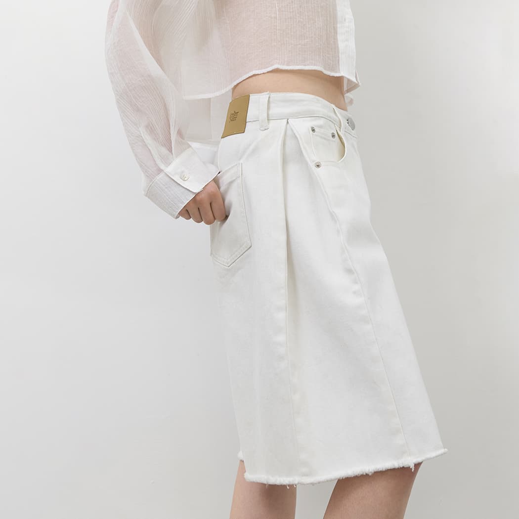 (PT-5790)TUCK BERMUDA WHITE DENIM PANTS