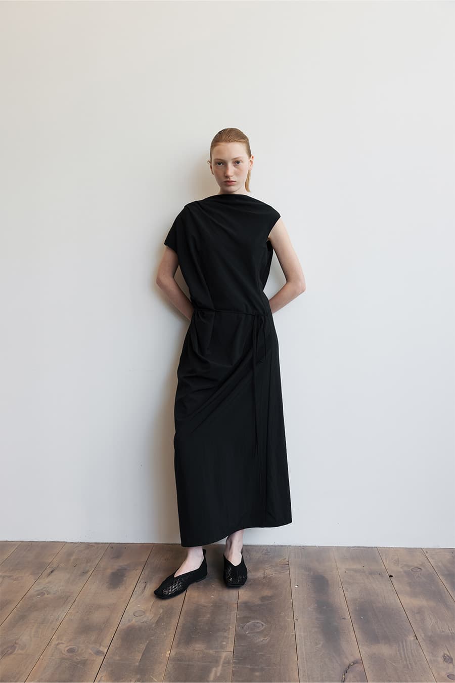 ASYMMETRICAL DRAPED DRESS [BLACK]