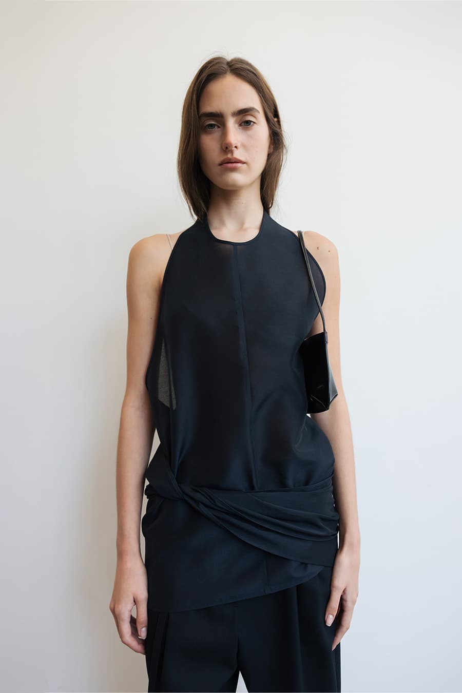 FLUID HALTERNECK TOP [NAVY]