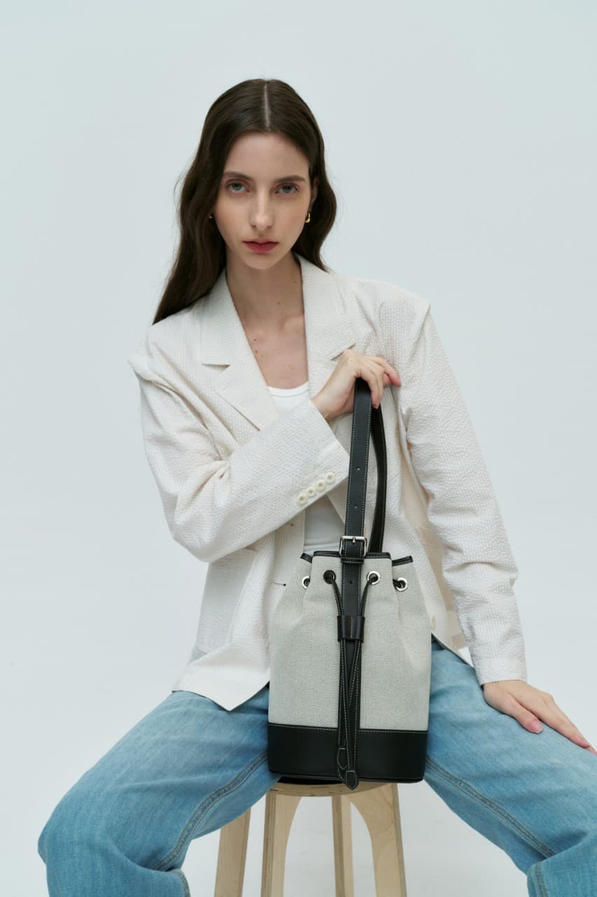 CLASSIC CANVAS BUCKET BAG BLACK