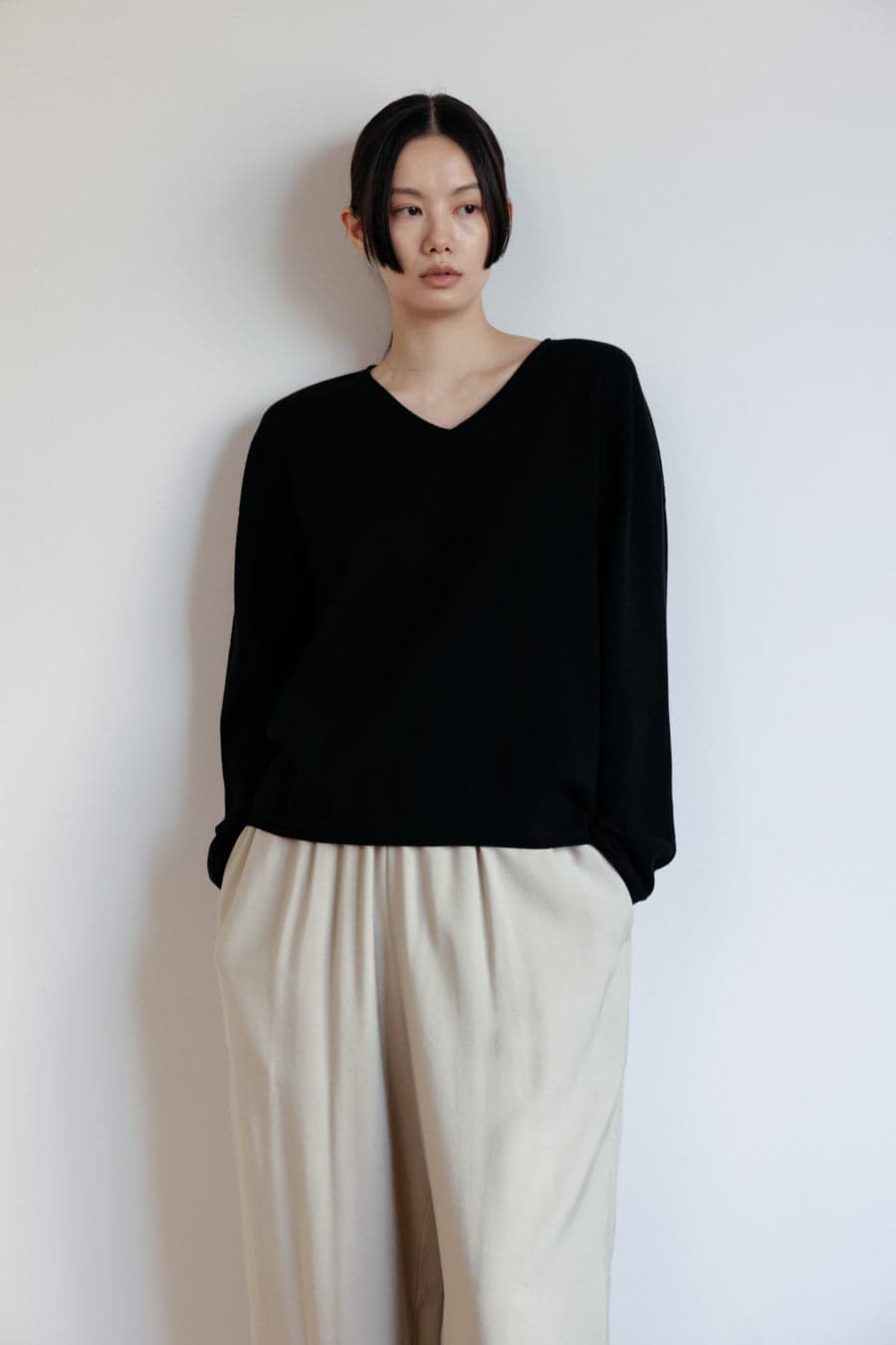 Cash V-Neck Knit (Black)