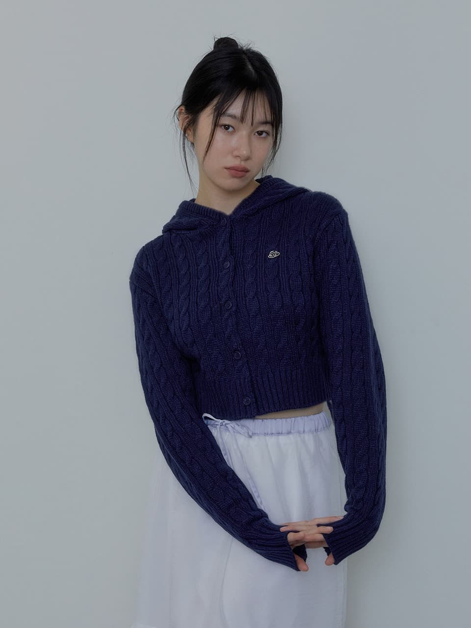 HOODY CABLE-KNIT CARDIGAN (NAVY)