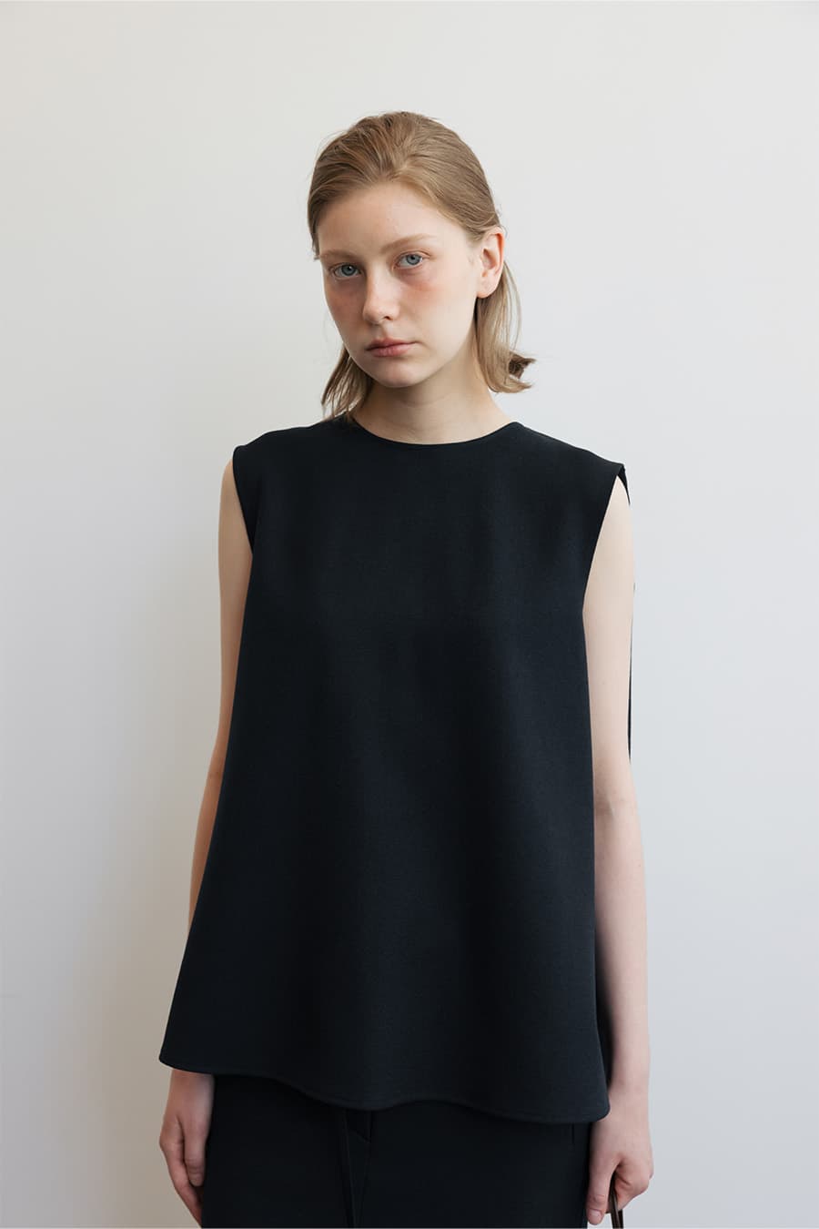 BACK BUTTON SLEEVELESS [NAVY]