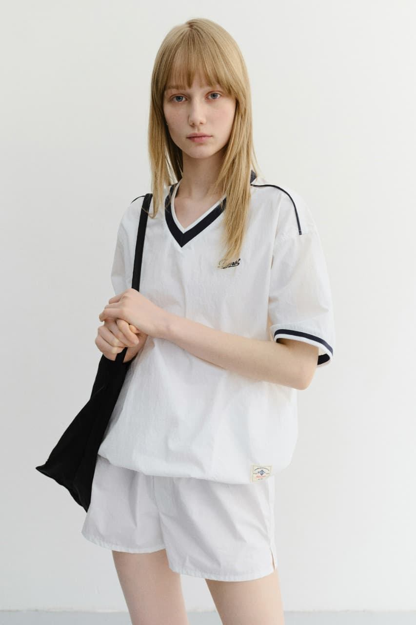 UNISEX V-NECK WOVEN TOP WHITE_UDTS6B124WT