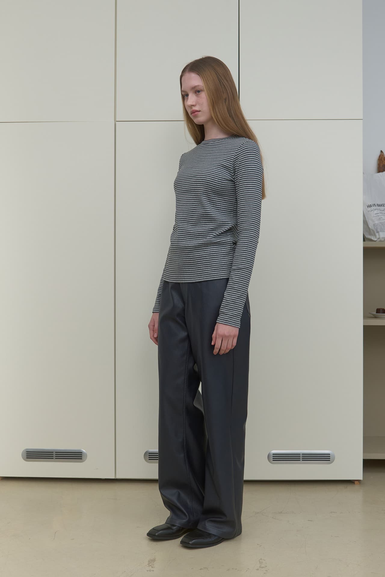 LEATHER STRAIGHT PANTS_NAVY