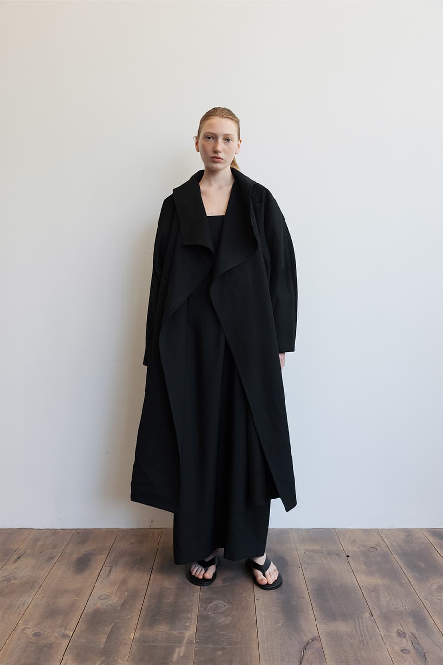 SCULPTURED OVERCOAT [BLACK]