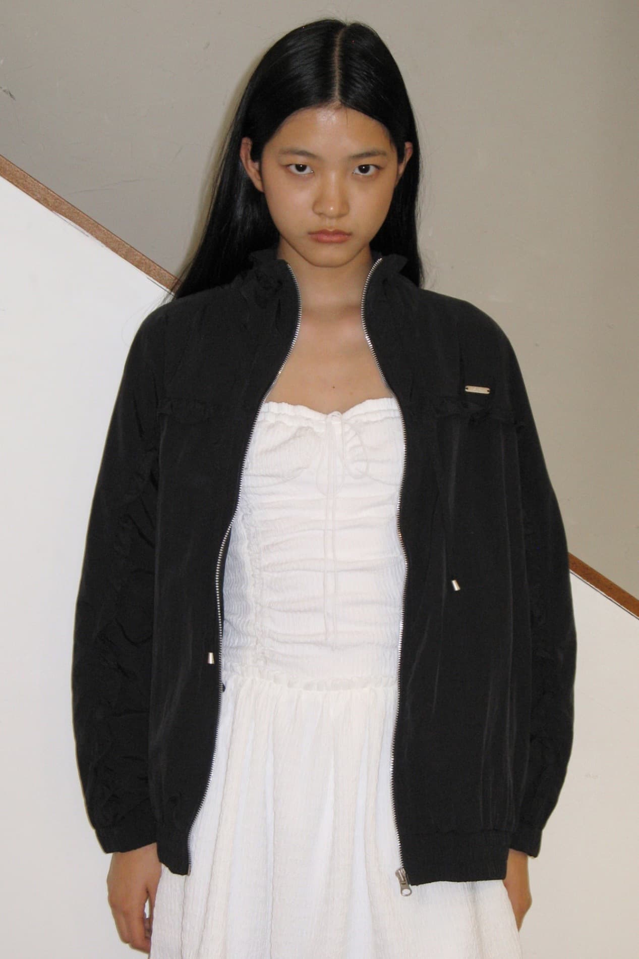 Circle Line Frill Windbreaker (Black)
