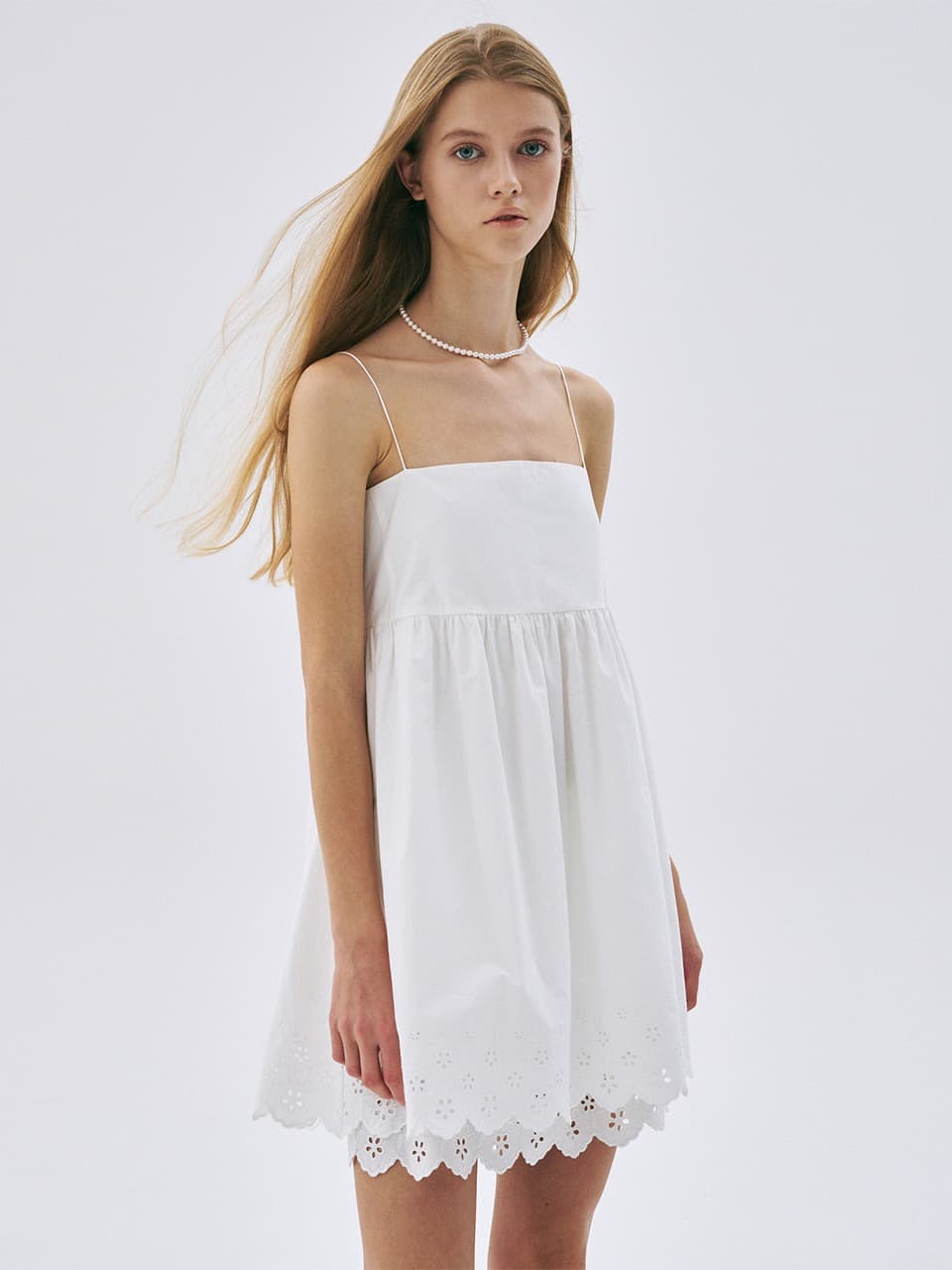 MINI SLEEVELESS DRESS PUNCHING DETAIL_WHITE