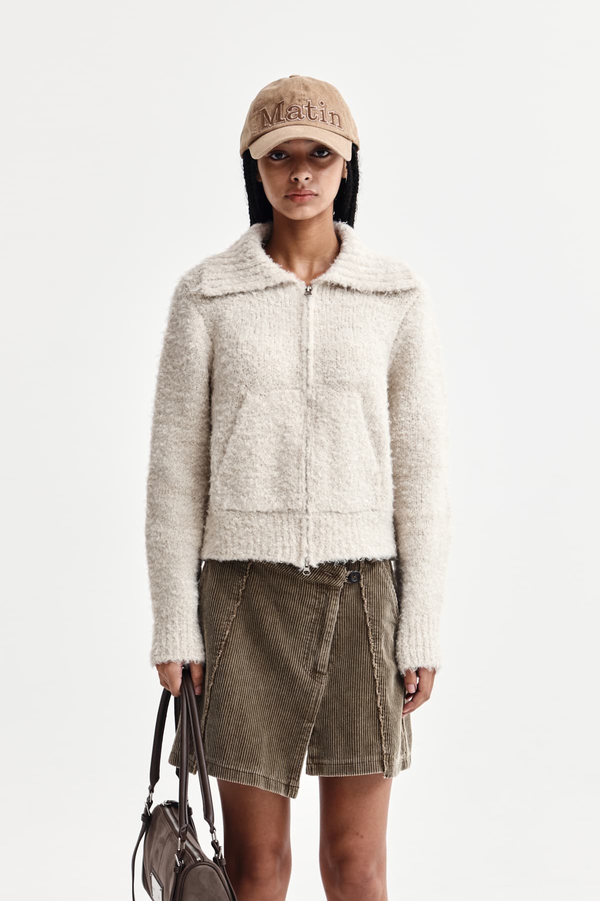 BOUCLE KNIT ZIP UP CARDIGAN IN LIGHT BEIGE