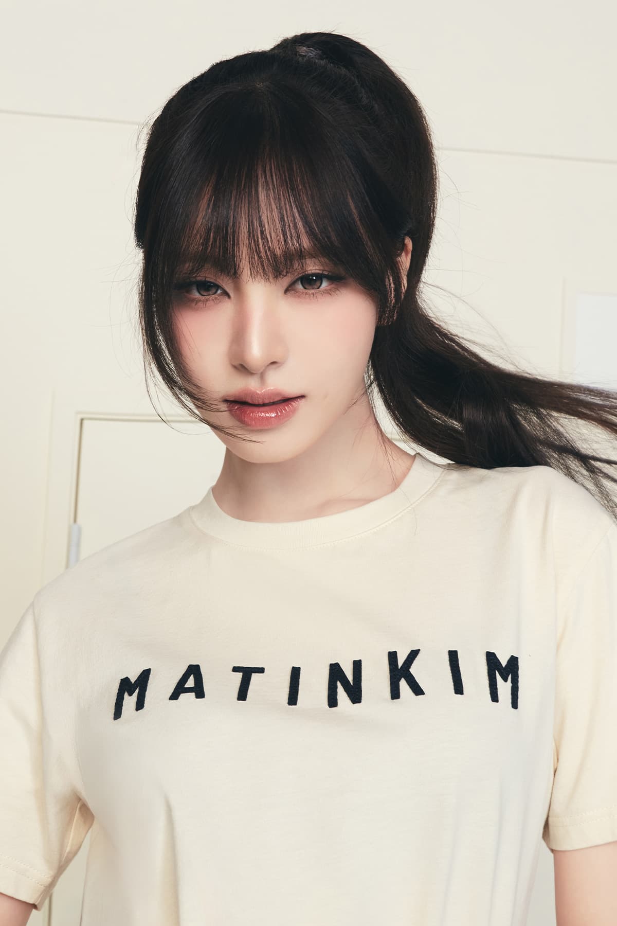 APPLIQUE FELT LOGO TOP IN CREAM