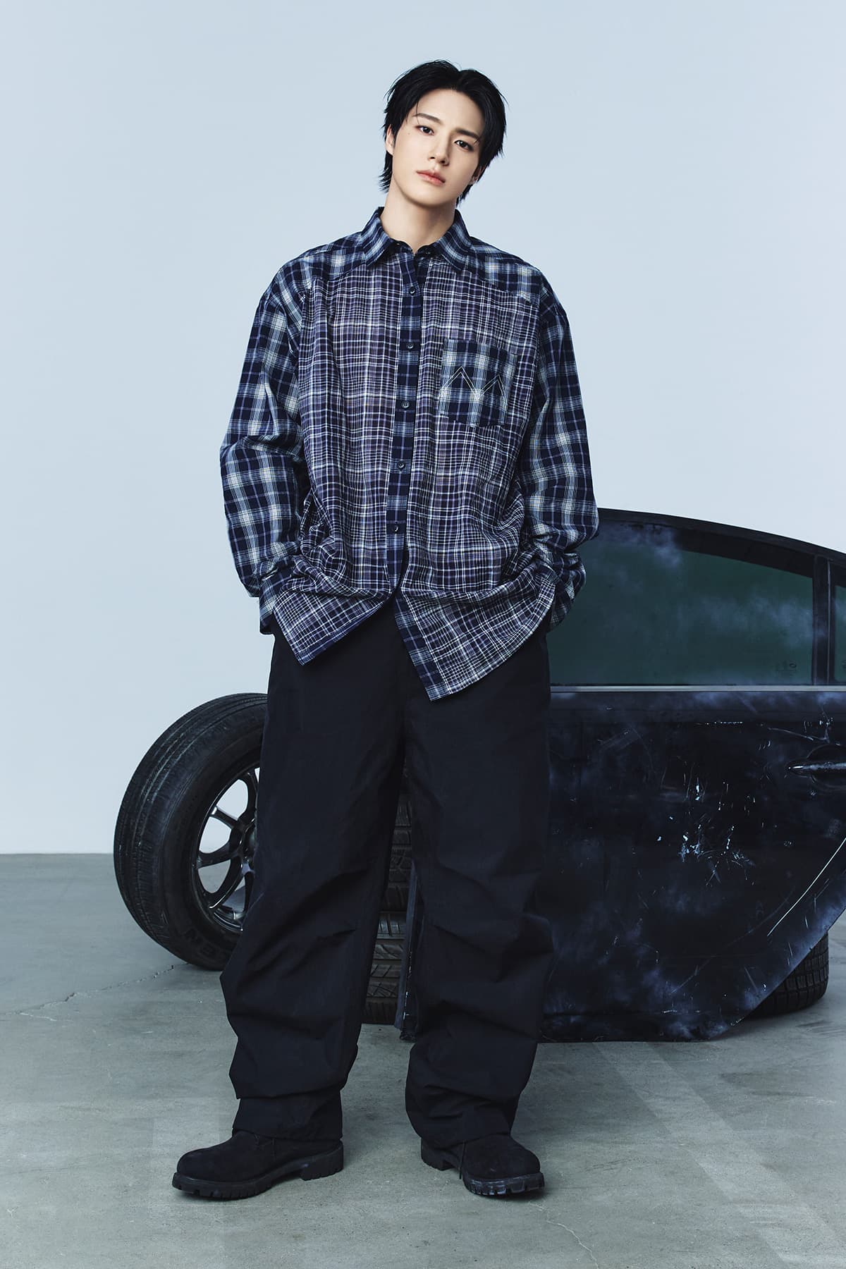 MULTI PANEL PARACHUTE PANTS IN BLACK