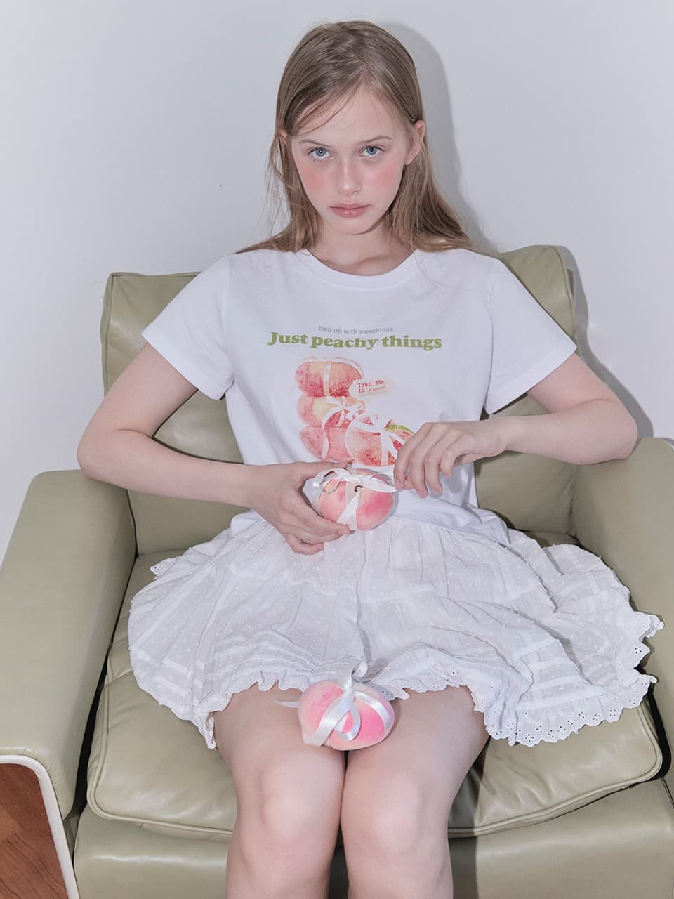 PEACH GRAPHIC T-SHIRT (WHITE)