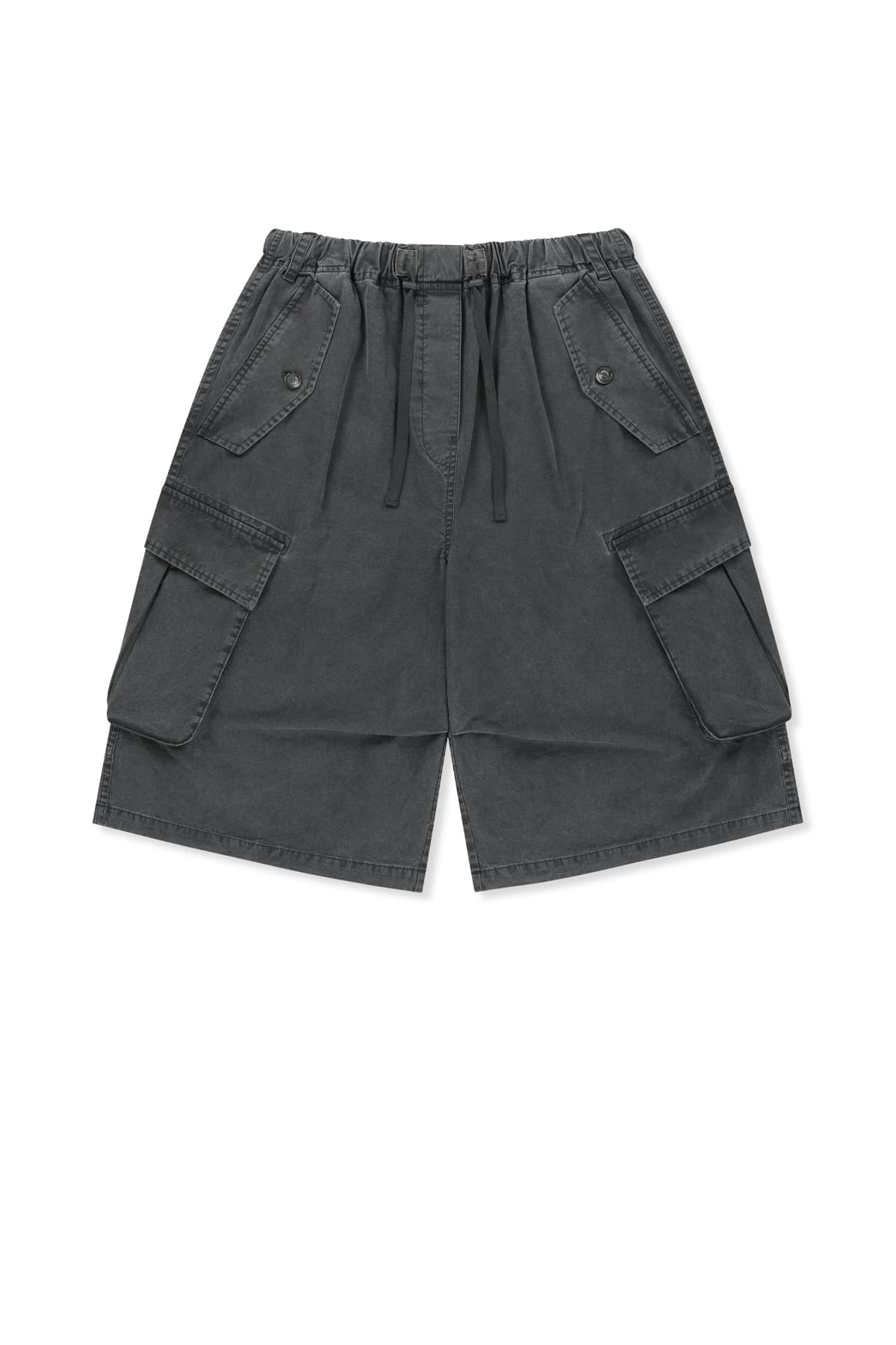 WASHED COTTON PATCH POCKET BERMUDA PANTS IN CHARCOAL
