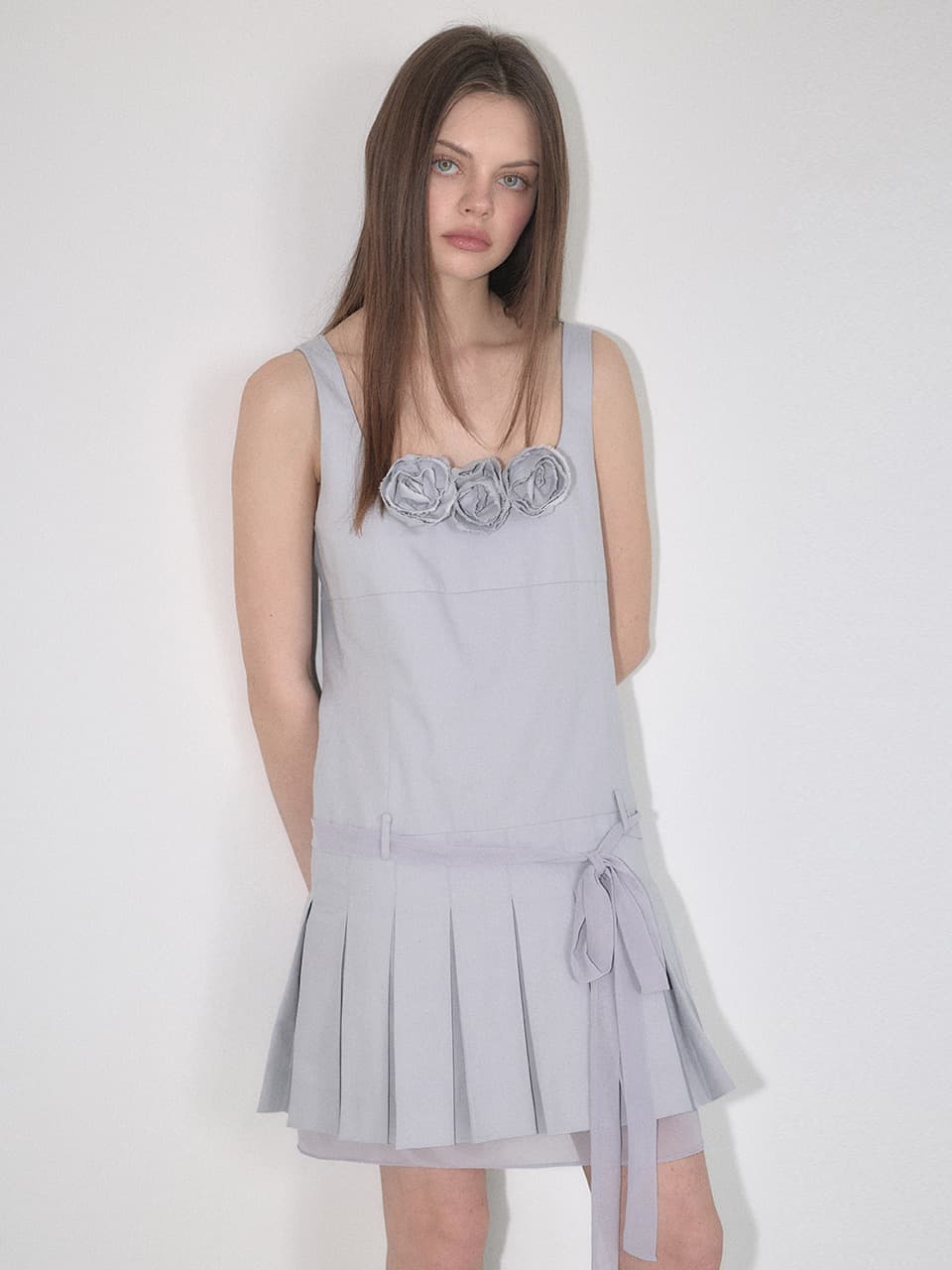BELTED PLEATS ONE-PIECE (GREY)