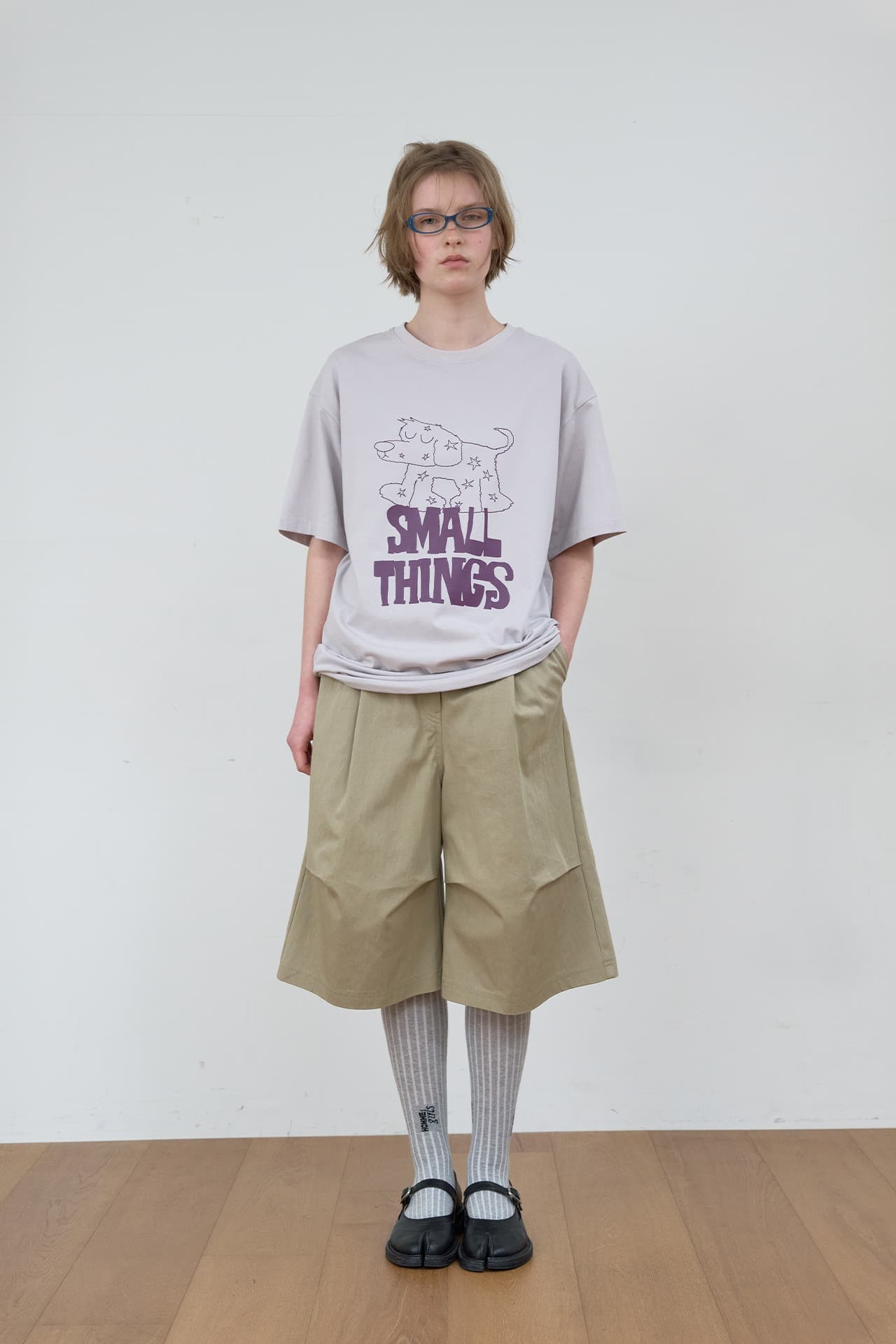 SMALL THINGS GRAPHIC T-SHIRT_GREY